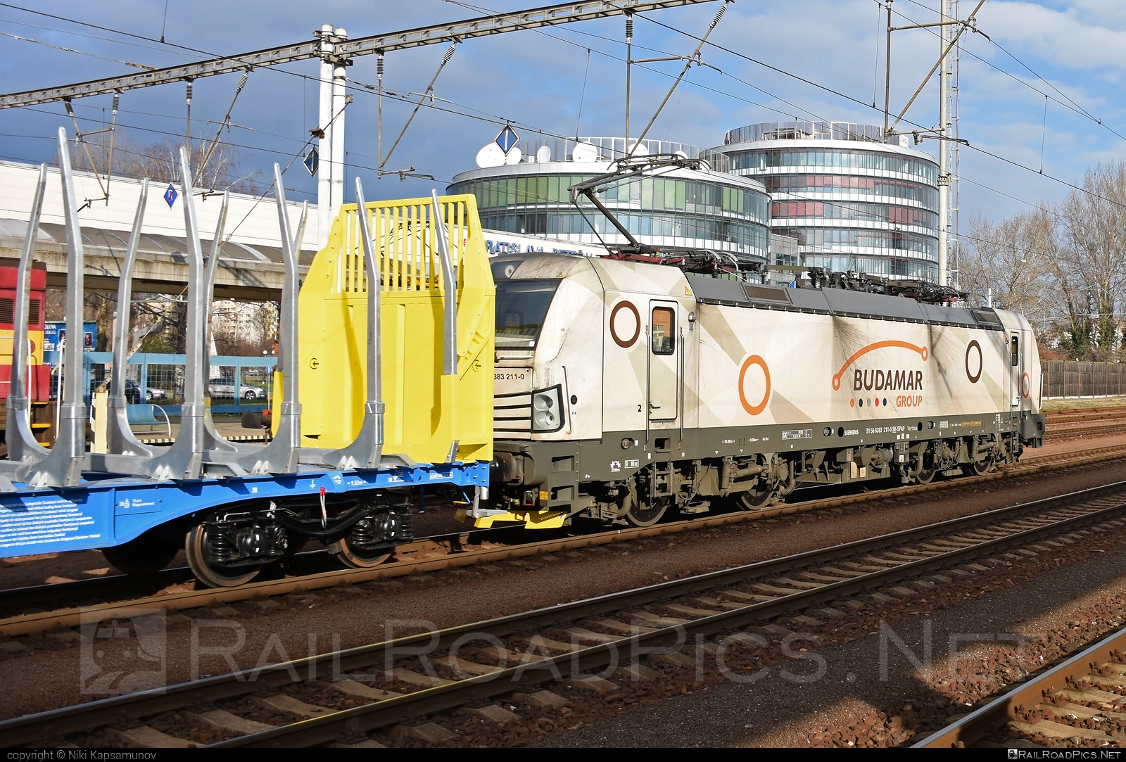 Siemens Vectron MS - 383 211-0 operated by LOKORAIL, a.s. #budamar #flatwagon #innofreight #lokorail #lrl #sggmrrs #siemens #siemensVectron #siemensVectronMS #slovenskaplavbaapristavy #slovenskaplavbaapristavyas #spap #vectron #vectronMS