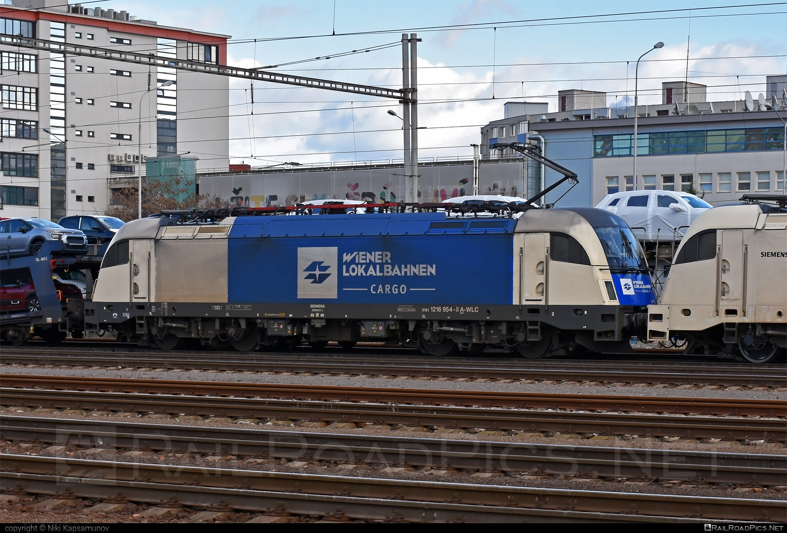 Siemens ES 64 U4 - 1216 954 operated by Wiener Lokalbahnen Cargo GmbH #es64 #es64u4 #eurosprinter #siemens #siemenses64 #siemenses64u4 #siemenstaurus #taurus #tauruslocomotive #wienerlokalbahnencargo #wienerlokalbahnencargogmbh #wlc