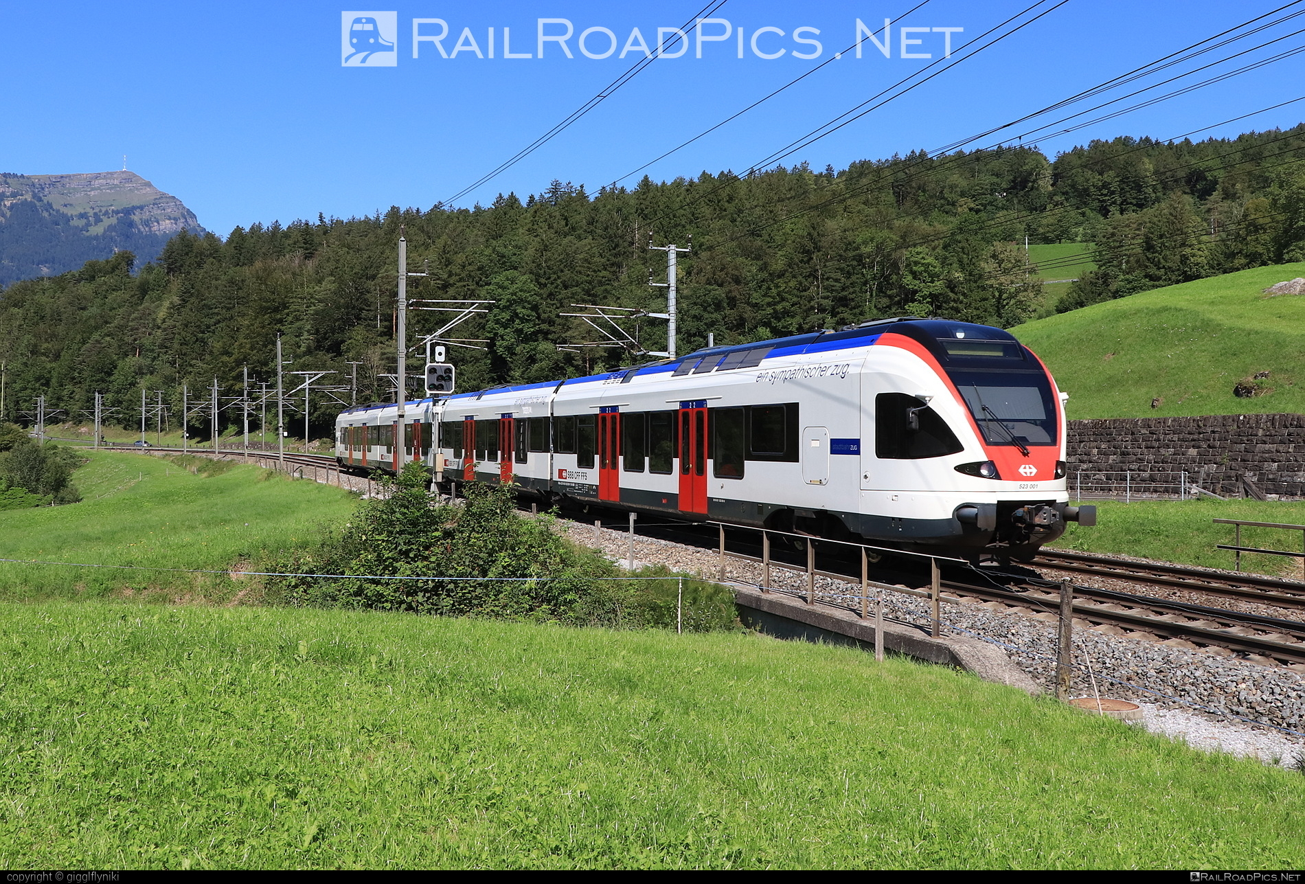 Stadler FLIRT - 523 001 operated by Schweizerische Bundesbahnen SBB #CFF #CheminsDeFerFederauxSuisses #FFS #FerrovieFederaliSvizzere #SBB #SchweizerischeBundesbahnen #stadler #stadlerFlirt #stadlerrail #stadlerrailag