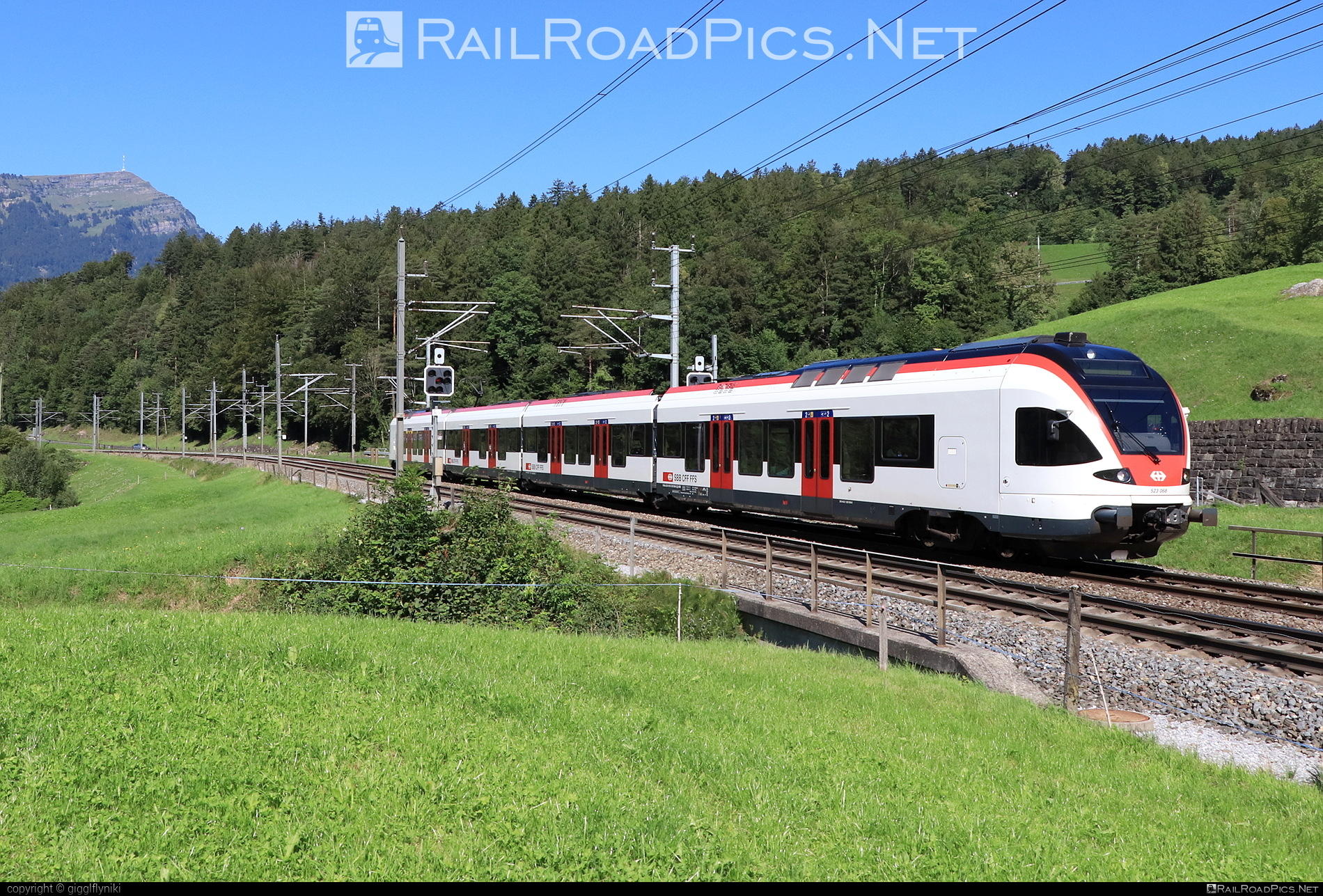 Stadler FLIRT - 523 068 operated by Schweizerische Bundesbahnen SBB #CFF #CheminsDeFerFederauxSuisses #FFS #FerrovieFederaliSvizzere #SBB #SchweizerischeBundesbahnen #stadler #stadlerFlirt #stadlerrail #stadlerrailag