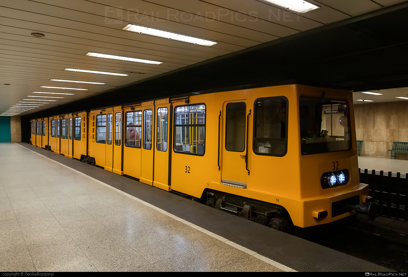 Ganz-MÁVAG MFAV - 32 operated by Budapesti Közlekedési Központ Zrt. (BKK) #budapestiKozlekedesiKozpont #budapestiKozlekedesiKozpontZrt #ganzMavagFav #ganzMavagMfav #ganzmavag #metro #mfav #subway