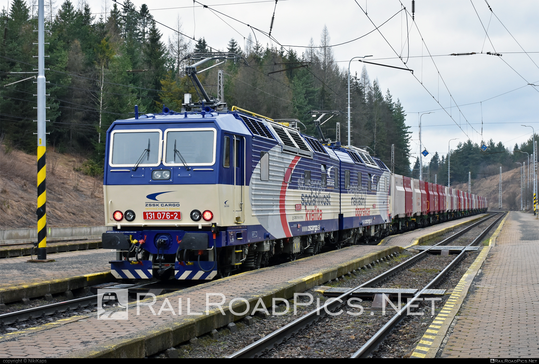 Škoda 58E - 131 076-2 operated by Železničná Spoločnost' Cargo Slovakia a.s. #ZeleznicnaSpolocnostCargoSlovakia #budamar #container #e4791 #flatwagon #locomotive131 #skoda #skoda58e #zsskcargo