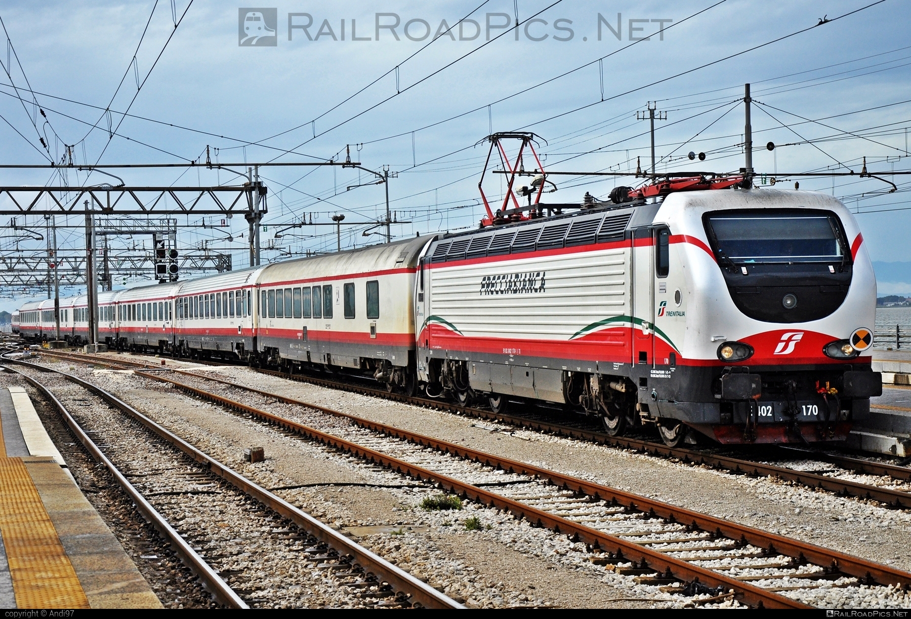 Ansaldo Trasporti Class E.402B - 402 170 operated by Trenitalia S.p.A. #ansaldo402 #ansaldoE402 #ansaldoE402b #ansaldoTrasporti #e402 #e402b #ferroviedellostato #frecciabianca #fs #fsClassE402 #fsClassE402B #fsitaliane #lefrecce #pininfarina #trenitalia #trenitaliaspa