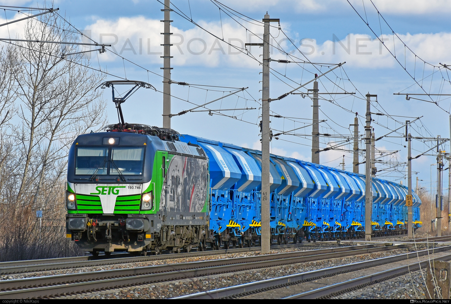 Siemens Vectron MS - 193 746 operated by Salzburger Eisenbahn Transportlogistik GmbH #SalzburgerEisenbahnTransportlogistik #SalzburgerEisenbahnTransportlogistikGmbH #duslo #ell #ellgermany #eloc #europeanlocomotiveleasing #hopperwagon #setg #siemens #siemensVectron #siemensVectronMS #vectron #vectronMS