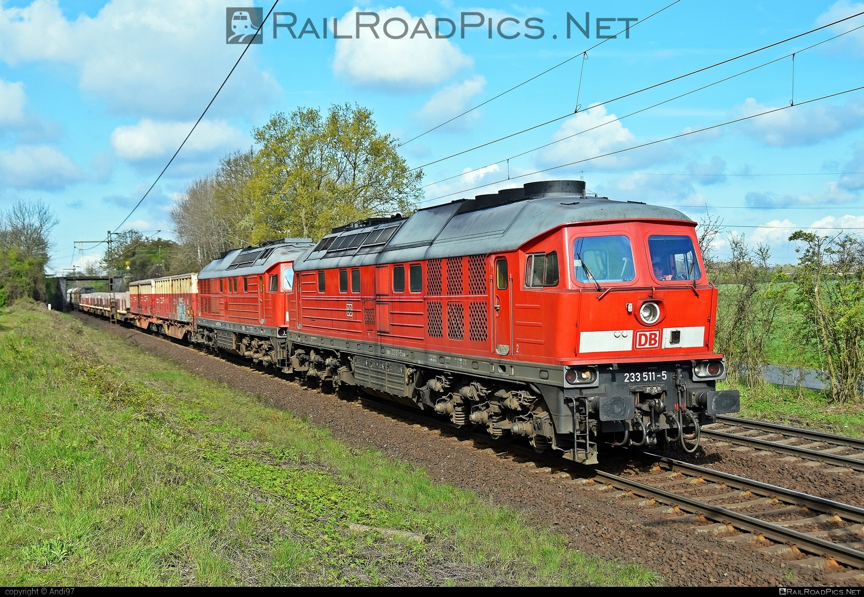 Lugansk TE109 - 233 511-5 operated by DB Cargo AG #db #db233 #dbcargo #dbcargoag #deutschebahn #ltz #ltzte109 #ludmila #ludmilla #lugansk #luganskte109 #luganskteplovoz #luhansklocomotiveworks #luhanskteplovoz #mixofcargo