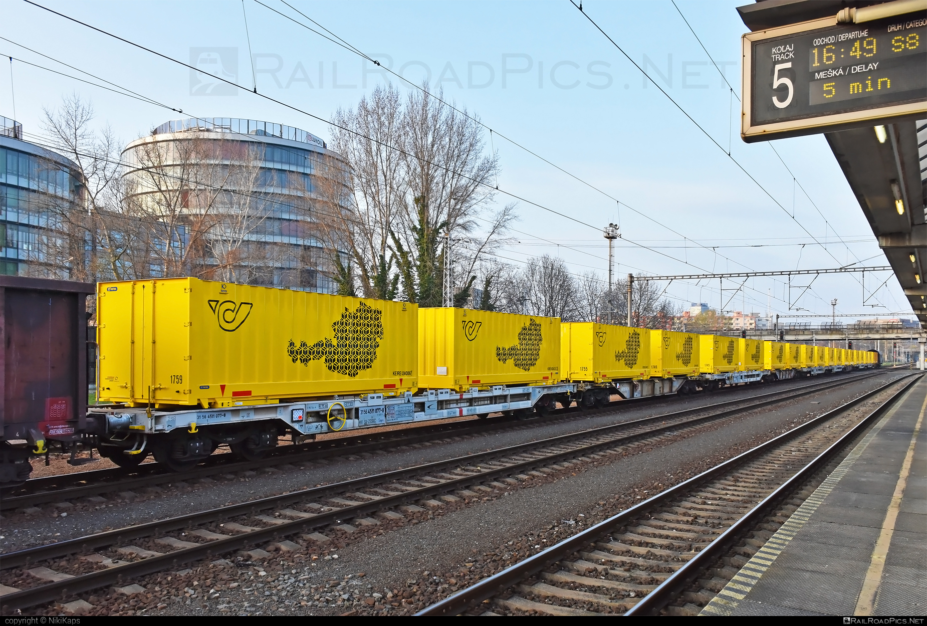 Class S - Sdgns - Sdgns - 4511 077-8 operated by Železničná Spoločnost' Cargo Slovakia a.s. #ZeleznicnaSpolocnostCargoSlovakia #container #flatwagon #sdgns #zsskcargo