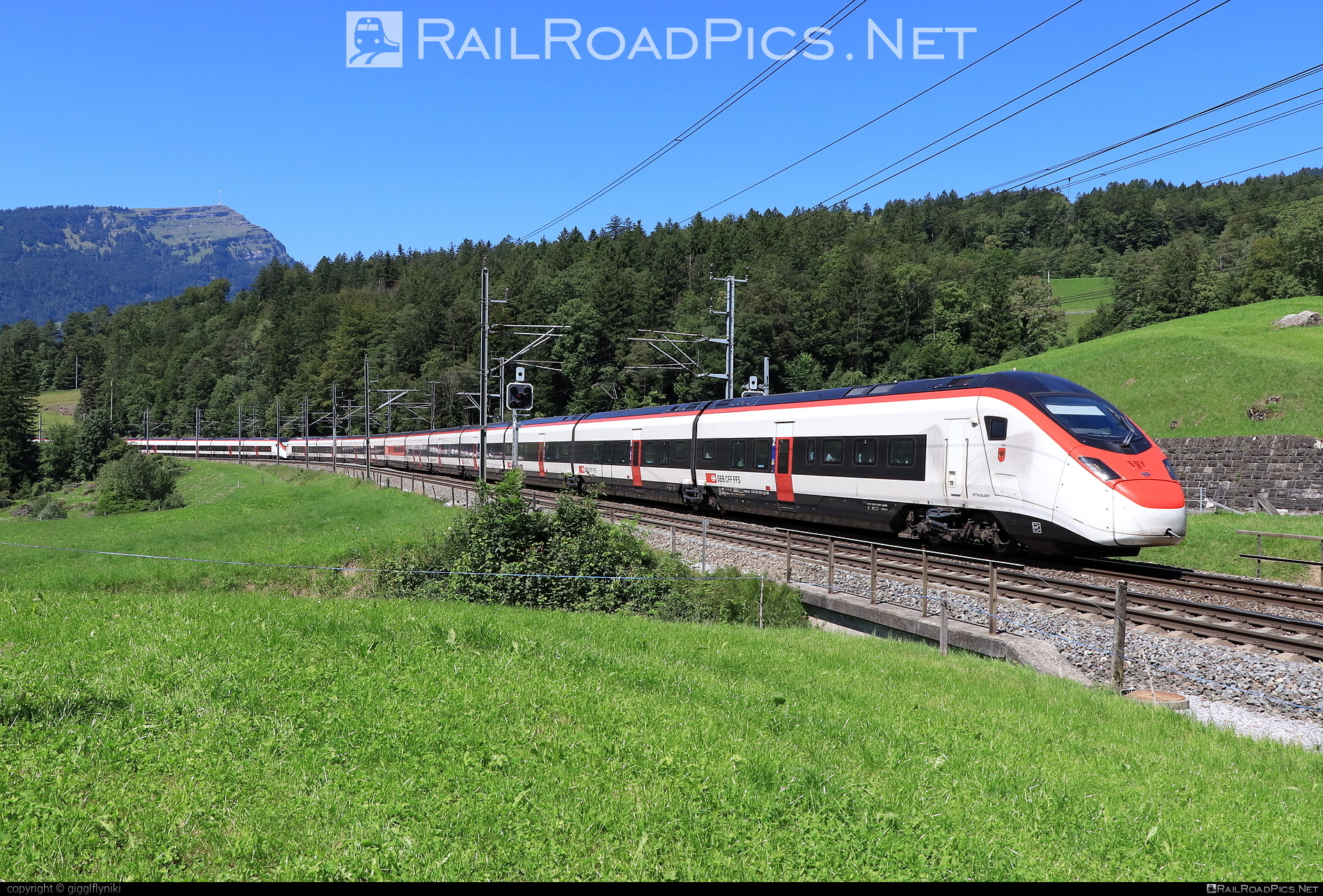 Stadler SMILE - 501 029-9 operated by Schweizerische Bundesbahnen SBB #CFF #CheminsDeFerFederauxSuisses #FFS #FerrovieFederaliSvizzere #SBB #SchweizerischeBundesbahnen #giruno #rabe501 #stadler #stadlerec250 #stadlerrail #stadlerrailag #stadlersmile