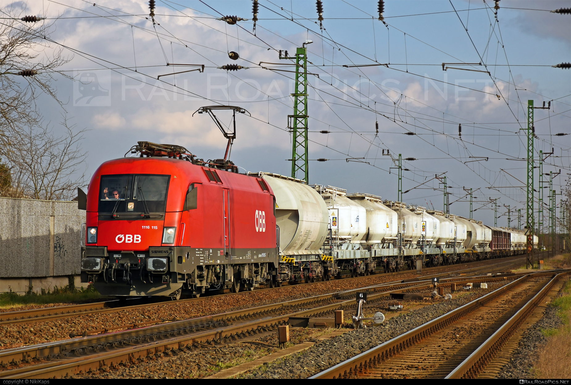 Siemens ES 64 U2 - 1116 115 operated by Rail Cargo Austria AG #es64 #es64u2 #eurosprinter #greetings #obb #osterreichischebundesbahnen #rcw #siemens #siemensEs64 #siemensEs64u2 #siemenstaurus #taurus #tauruslocomotive