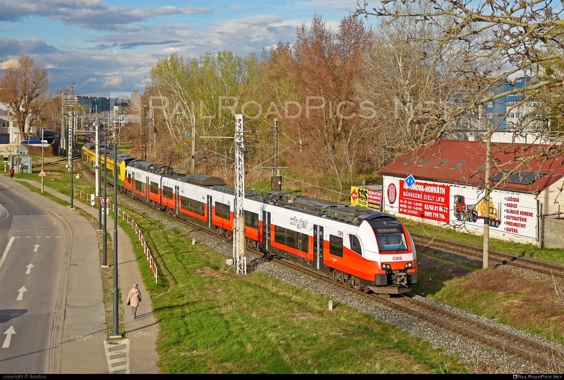 Siemens Desiro ML - 4746 628 operated by Österreichische Bundesbahnen #cityjet #desiro #desiroml #obb #obbcityjet #osterreichischebundesbahnen #siemens #siemensdesiro #siemensdesiroml