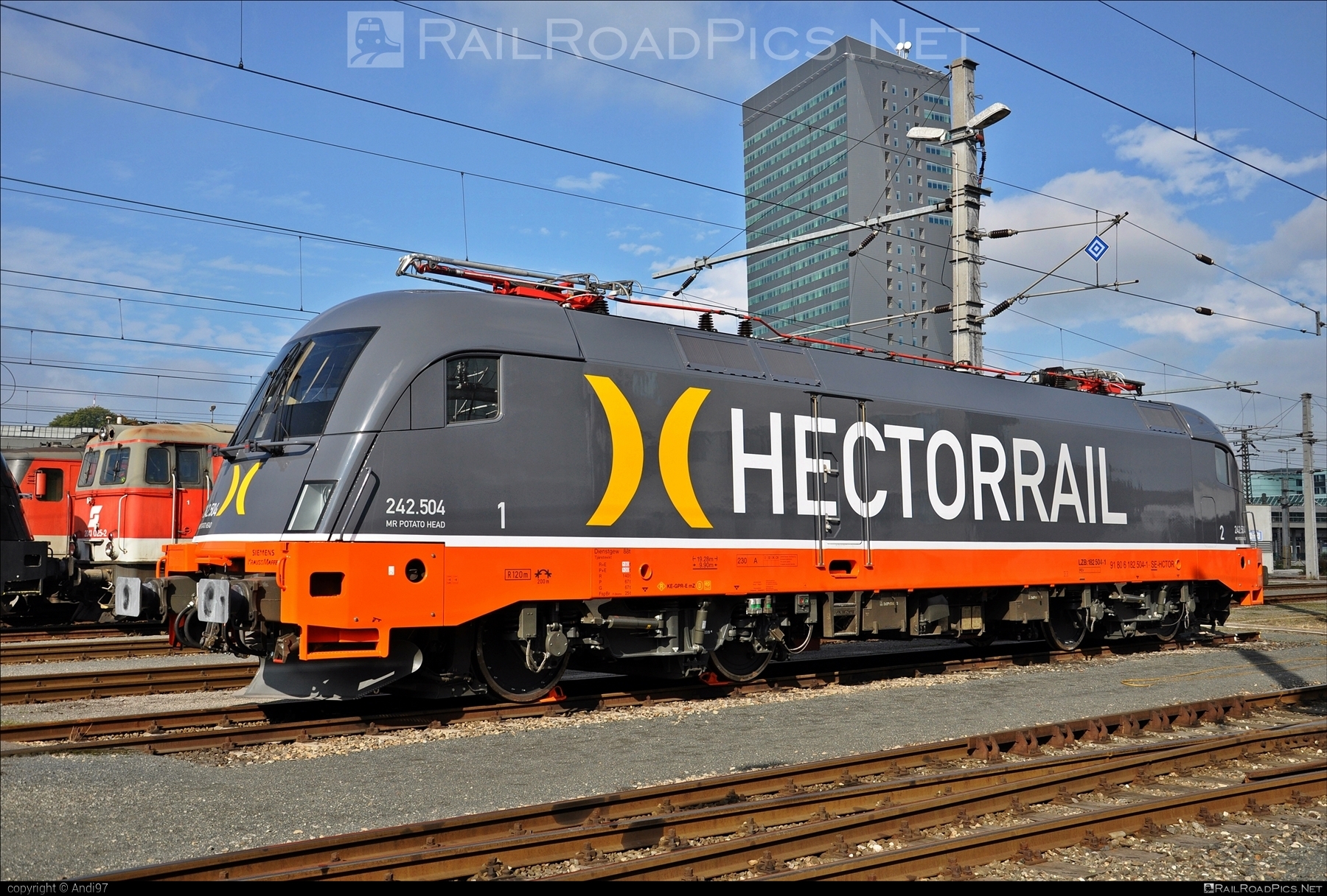 Siemens ES 64 U2 - 242.504 operated by Hector Rail AB #es64 #es64u2 #eurosprinter #hectorRail #hectorRailAB #siemens #siemensEs64 #siemensEs64u2 #siemenstaurus #taurus #tauruslocomotive