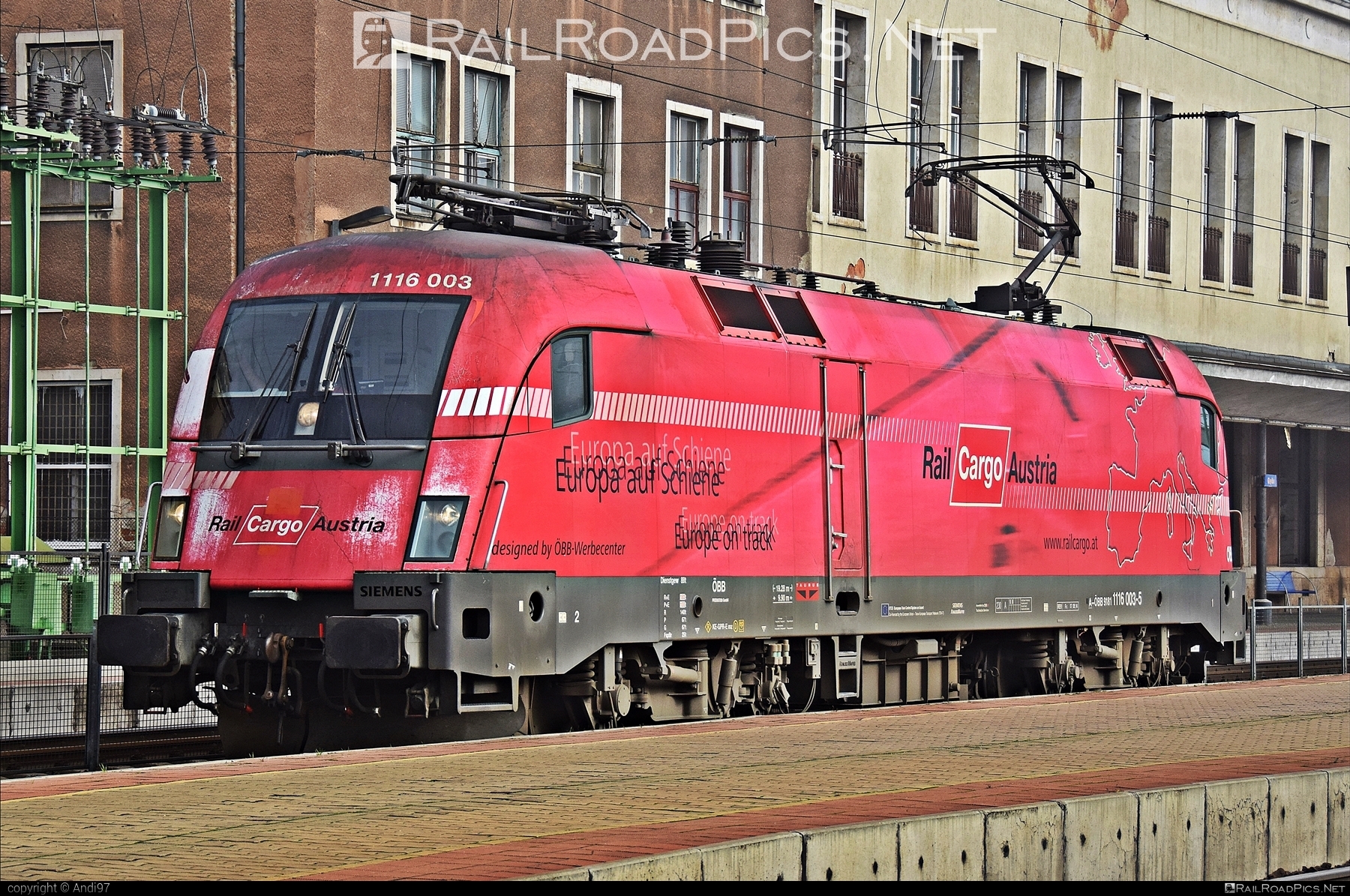 Siemens ES 64 U2 - 1116 003 operated by Rail Cargo Hungaria ZRt. #es64 #es64u2 #eurosprinter #obb #osterreichischebundesbahnen #rch #siemens #siemensEs64 #siemensEs64u2 #siemenstaurus #taurus #tauruslocomotive