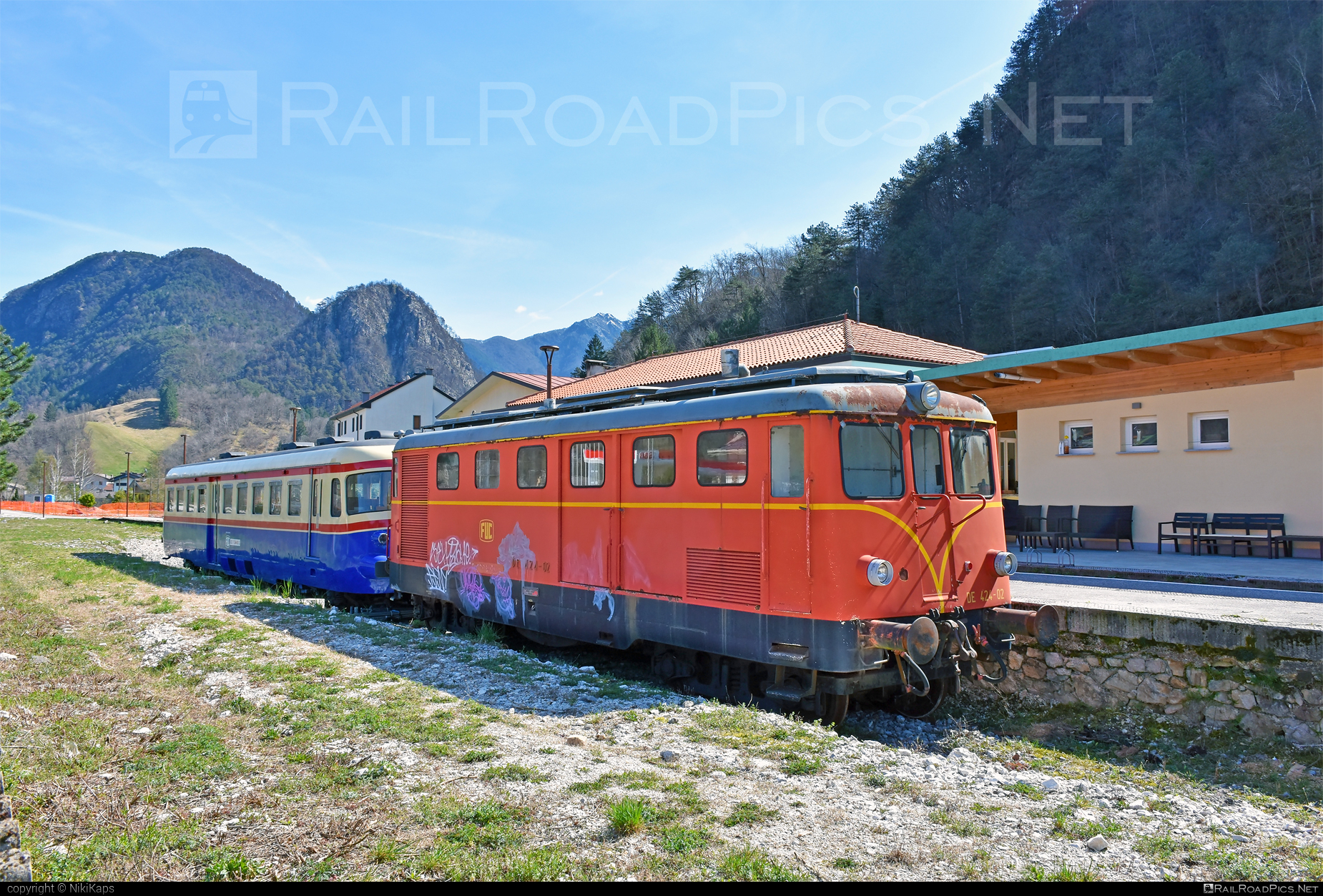 SV Class DE.424 - DE 424-02 operated by Società Ferrovie Udine Cividale #de424 #fuc #graffiti #svClassDe424 #tibbDe424