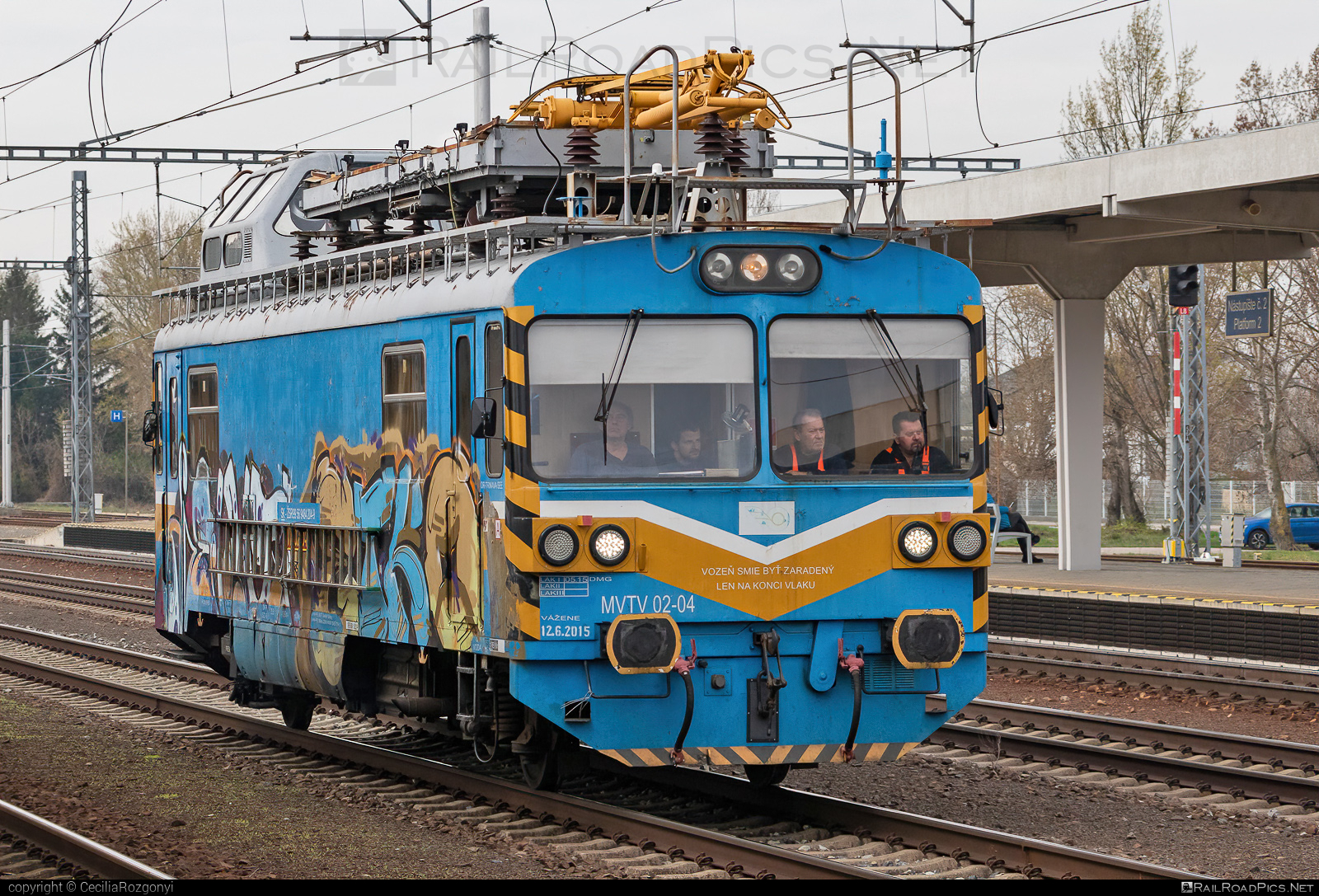 Vagónka Studénka MVTV 02 - MVTV 02-04 operated by Železnice Slovenskej Republiky #graffiti #locomotivemvtv #mvtv02 #mvtv2 #vagonkaStudenka #zelezniceslovenskejrepubliky #zsr