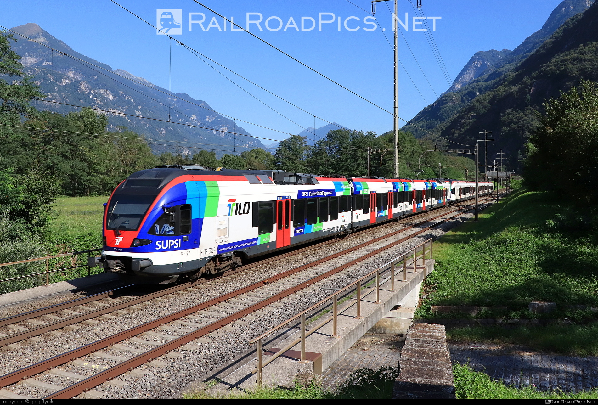 Stadler FLIRT - 524 014 operated by TILO SA #ferroviaFederaliSvizzeri #ffs #stadler #stadlerFlirt #stadlerrail #stadlerrailag #tilo