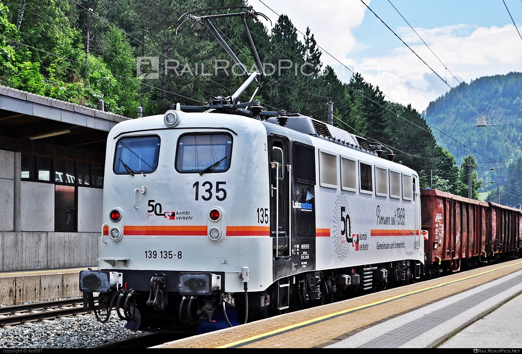 DB Class E 40 (139) - 139 135-8 operated by Lokomotion Gesellschaft für Schienentraktion mbH #LokomotionGesellschaftFurSchienentraktion #dbClass139 #dbClassE40 #lokomotion #openwagon