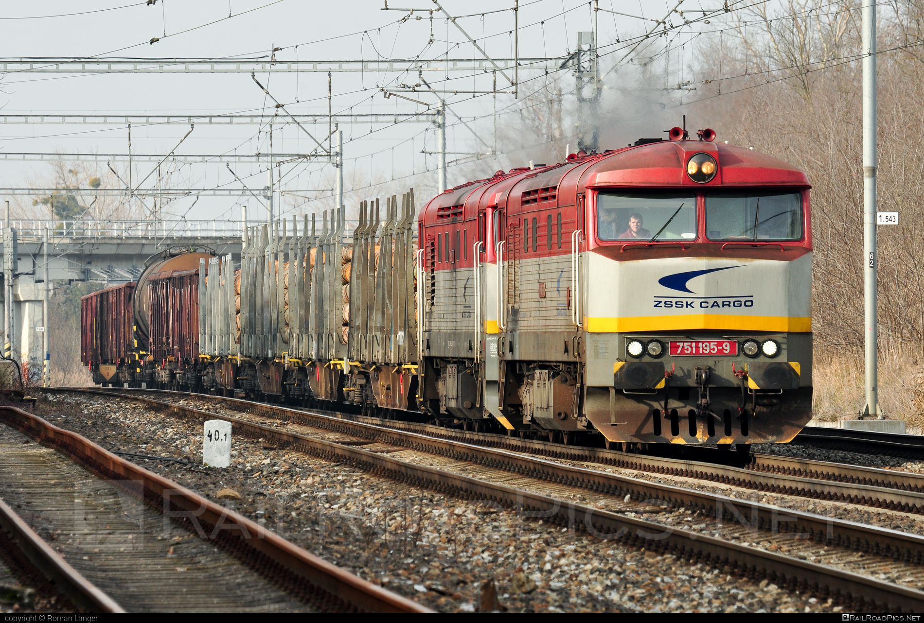 ČKD T 478.1 (751) - 751 195-9 operated by Železničná Spoločnost' Cargo Slovakia a.s. #ZeleznicnaSpolocnostCargoSlovakia #bardotka #ckd #ckd4781 #ckd751 #ckdt4781 #mixofcargo #zamracena #zsskcargo