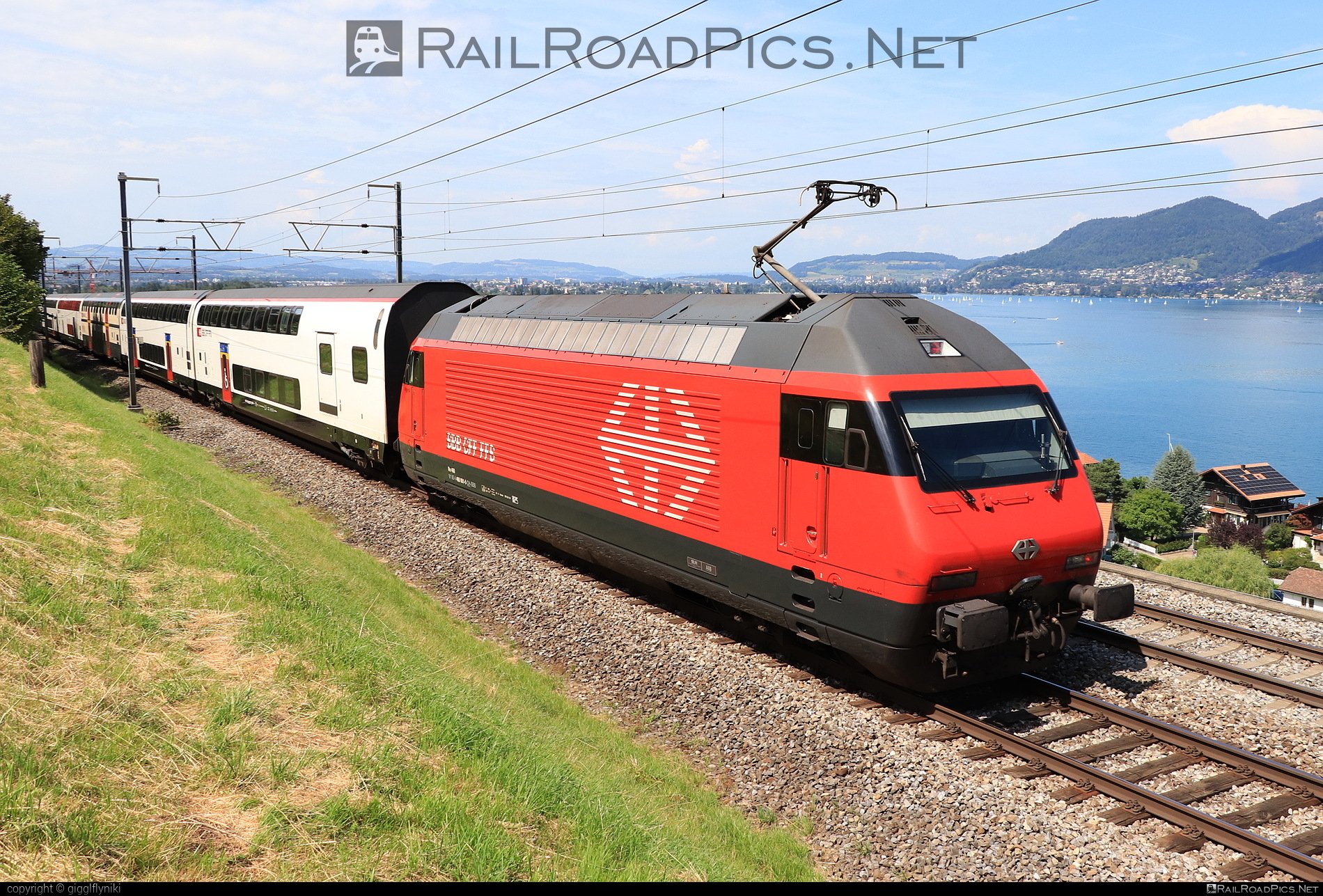 SBB Class Re 460 - 460 061 operated by Schweizerische Bundesbahnen SBB #CFF #CheminsDeFerFederauxSuisses #FFS #FerrovieFederaliSvizzere #SBB #SchweizerischeBundesbahnen #lok2000 #sbbClassRe460 #sbbRe460