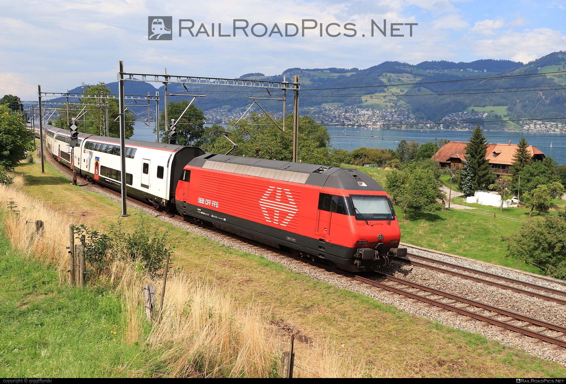 SBB Class Re 460 - 460 004 operated by Schweizerische Bundesbahnen SBB #CFF #CheminsDeFerFederauxSuisses #FFS #FerrovieFederaliSvizzere #SBB #SchweizerischeBundesbahnen #lok2000 #sbbClassRe460 #sbbRe460