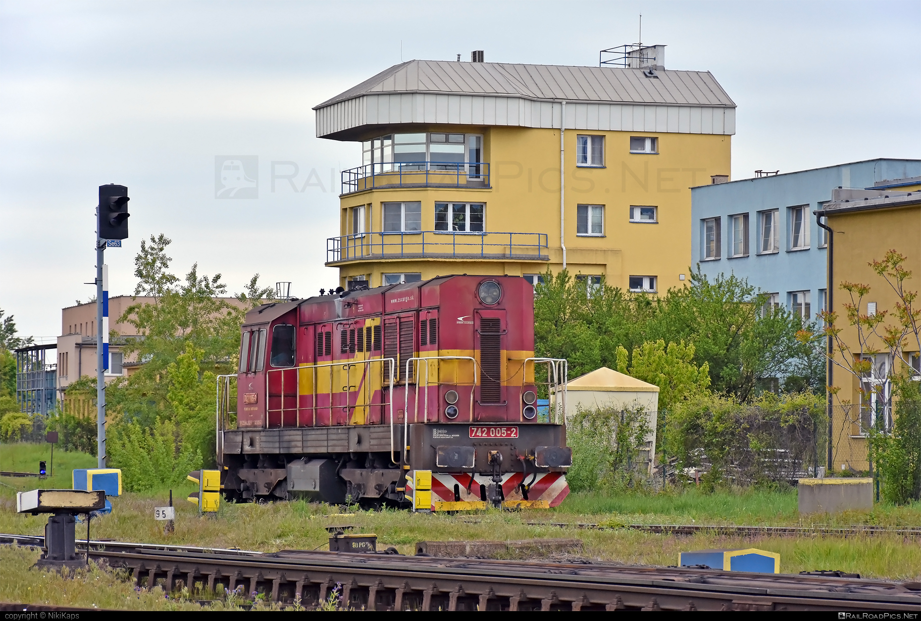 ČKD T 466.2 (742) - 742 005-2 operated by Železničná Spoločnost' Cargo Slovakia a.s. #ZeleznicnaSpolocnostCargoSlovakia #ckd #ckd4662 #ckd742 #ckdt4662 #kocur #zsskcargo