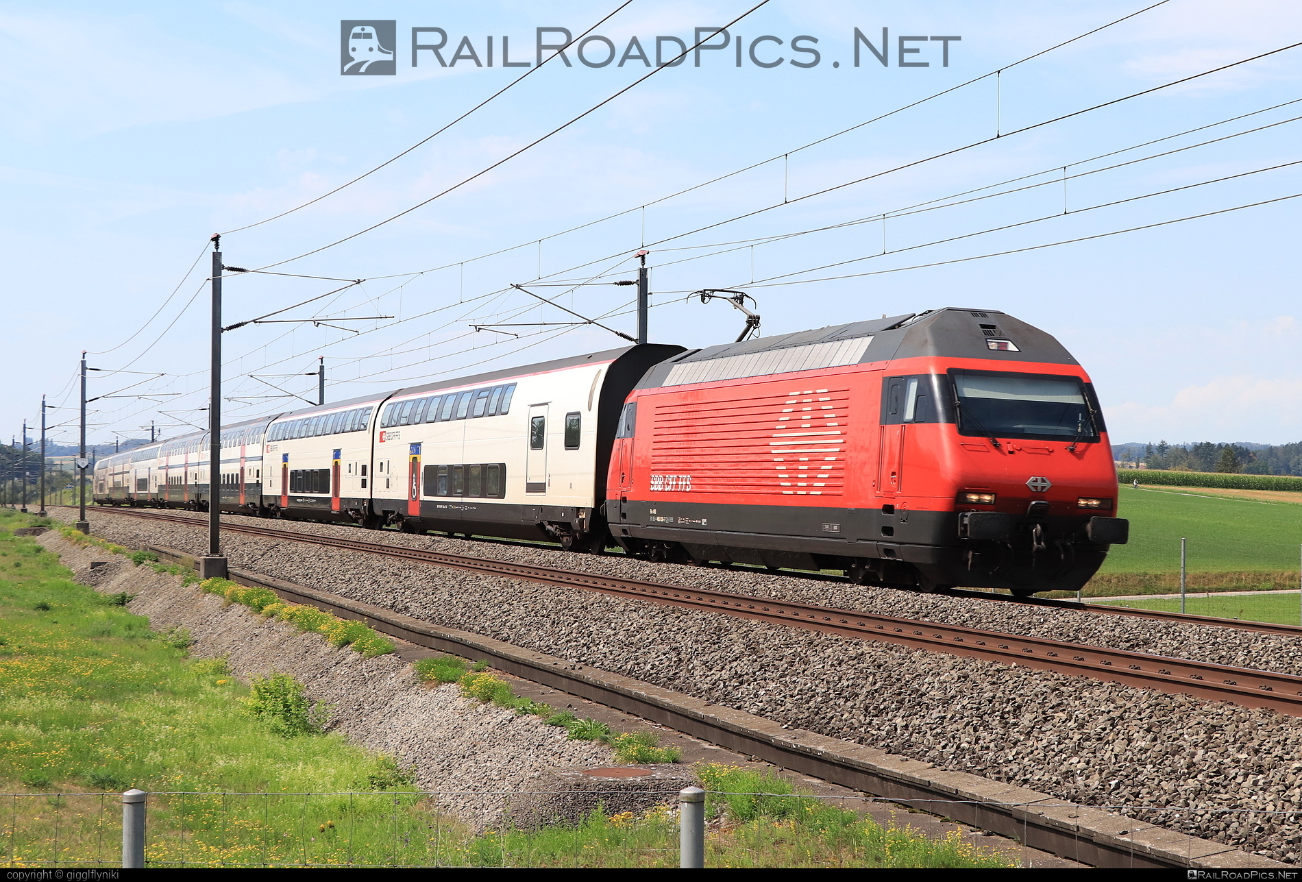 SBB Class Re 460 - 460 036 operated by Schweizerische Bundesbahnen SBB #CFF #CheminsDeFerFederauxSuisses #FFS #FerrovieFederaliSvizzere #SBB #SchweizerischeBundesbahnen #lok2000 #sbbClassRe460 #sbbRe460