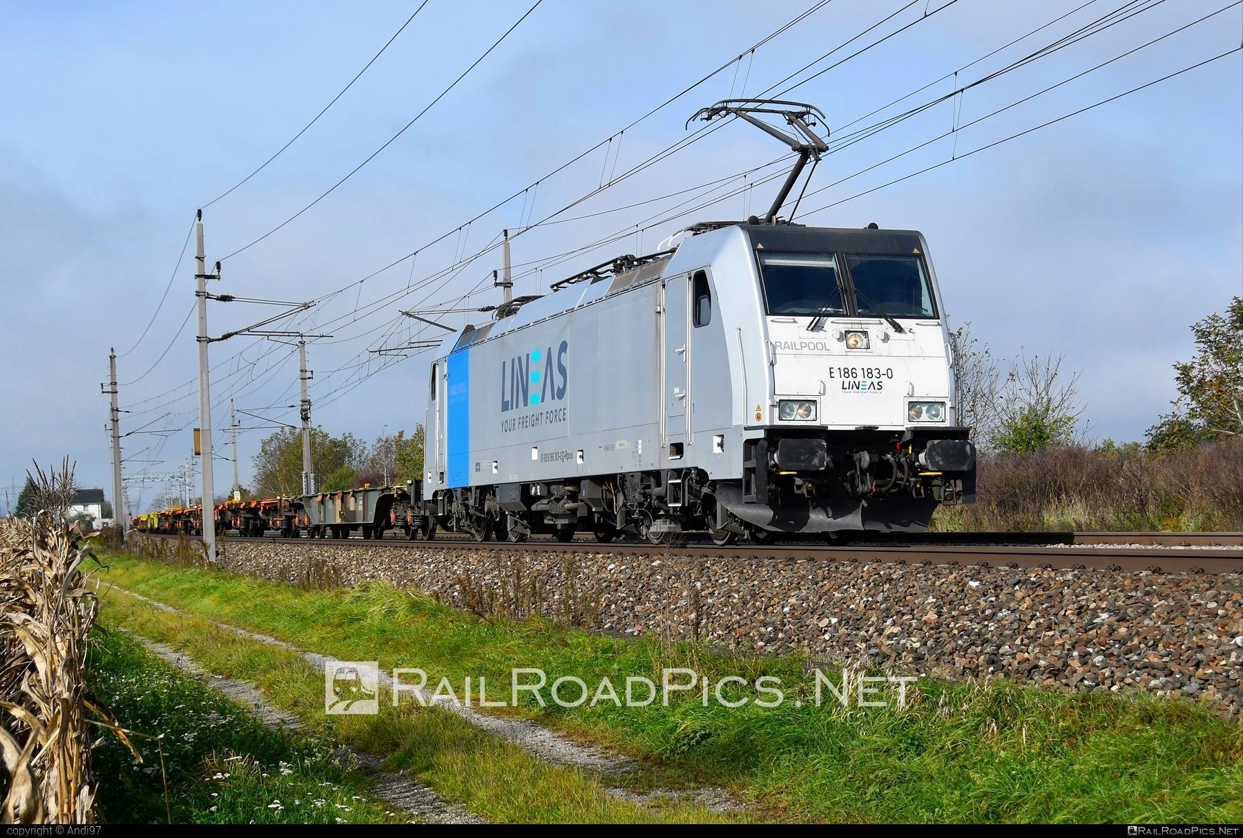 Bombardier TRAXX F140 MS - E 186 183-0 operated by Lineas Group SA/NV #bombardier #bombardiertraxx #flatwagon #lineas #railpool #railpoolgmbh #traxx #traxxf140 #traxxf140ms