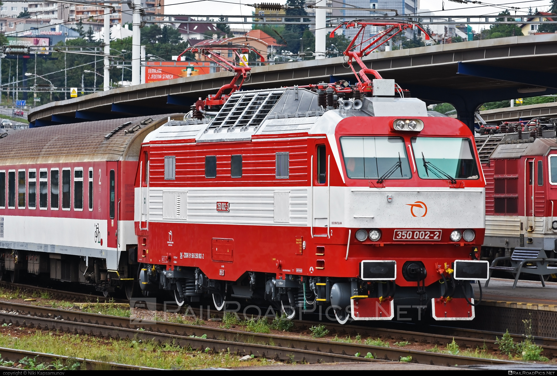 Škoda 55E - 350 002-2 operated by Železničná Spoločnost' Slovensko, a.s. #ZeleznicnaSpolocnostSlovensko #gorila #locomotive350 #skoda #skoda55e #zssk