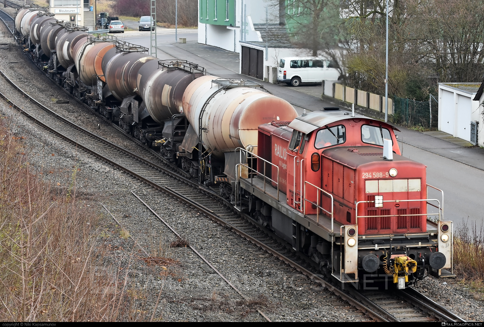 Deutz V90 - 294 588-9 operated by DB Cargo AG #db #dbcargo #dbcargoag #deutz #deutzv90 #locomotiveclassv90 #makv90 #railion