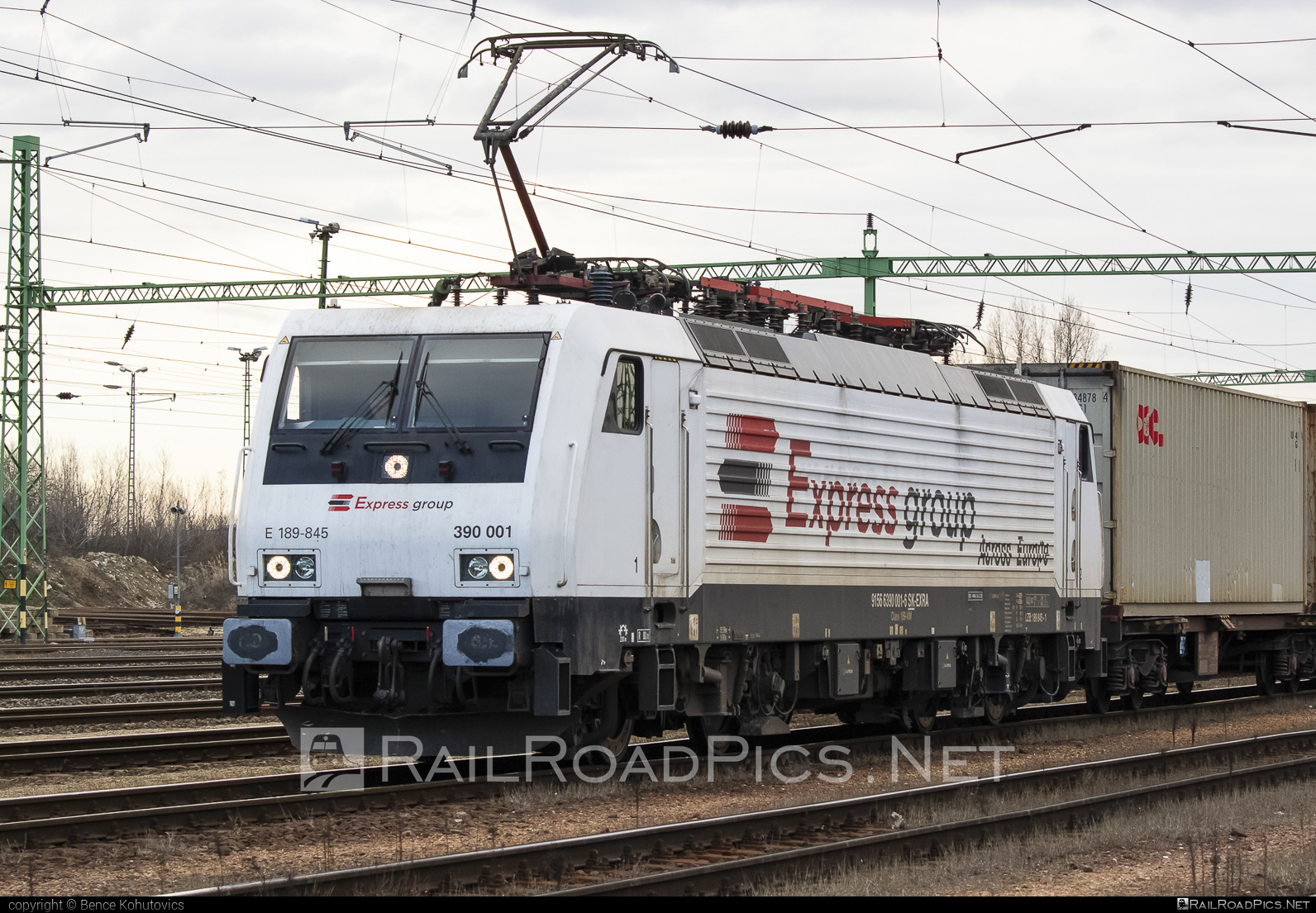 Siemens ES 64 F4 - 390 001 operated by METRANS Rail s.r.o. #ExpressWagons #ExpressWagonsAS #es64 #es64f4 #eurosprinter #expressgroup #exra #hhla #metrans #metransrail #siemens #siemenses64 #siemenses64f4