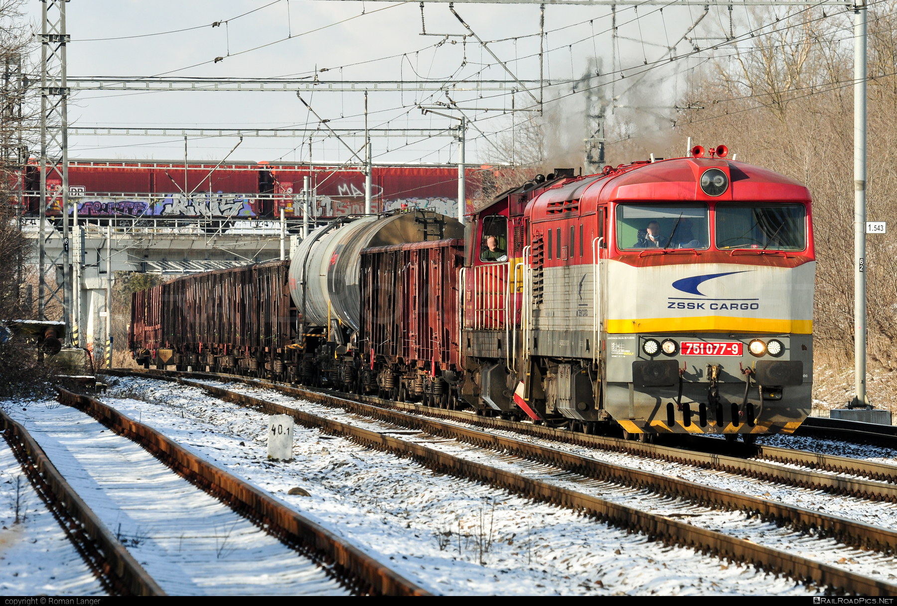 ČKD T 478.1 (751) - 751 077-9 operated by Železničná Spoločnost' Cargo Slovakia a.s. #ZeleznicnaSpolocnostCargoSlovakia #bardotka #ckd #ckd4781 #ckd751 #ckdt4781 #mixofcargo #openwagon #zamracena #zsskcargo