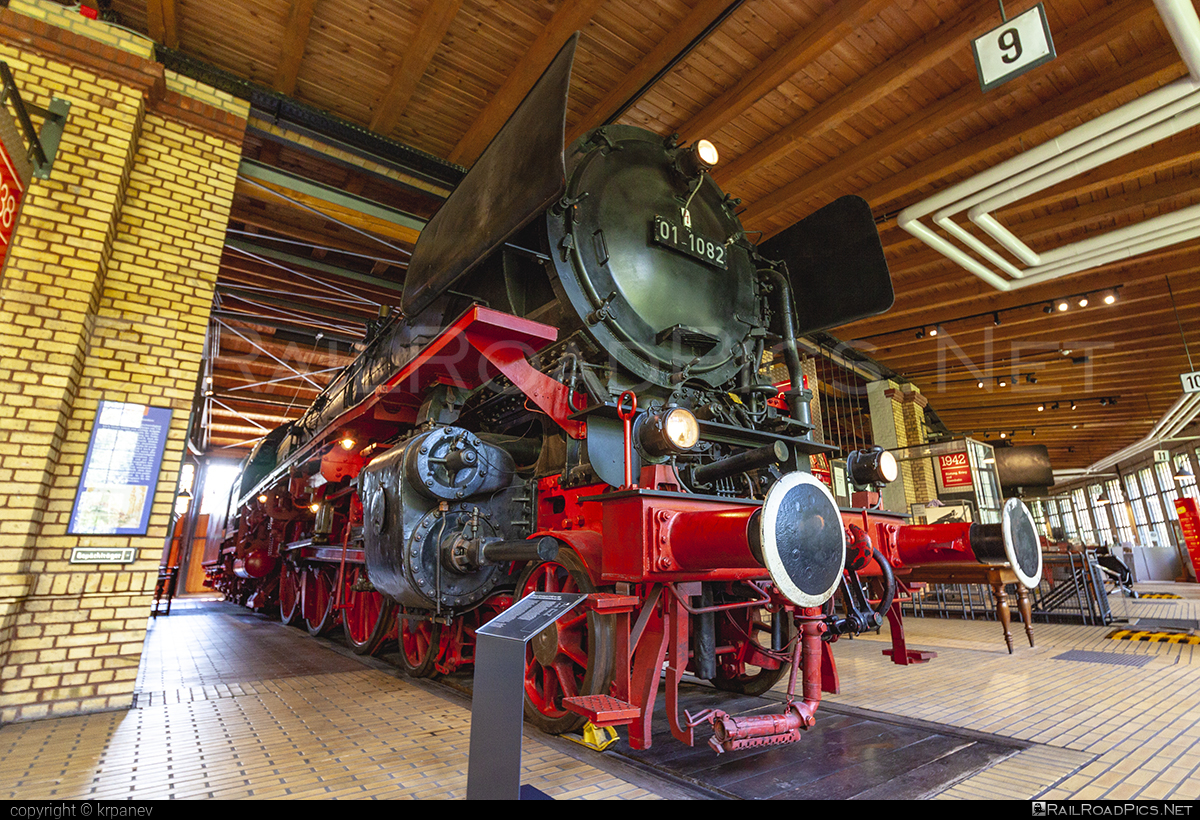 Berliner Maschinenbau AG vormals L. Schwartzkopff DRB Class 01.10 - 01 1082 operated by Deutsche Reichsbahn #BerlinerMaschinenbauAG #DRBclass0110 #DeutscheReichsbahn #DeutscheReichsbahnDR #bmag #bmag0110