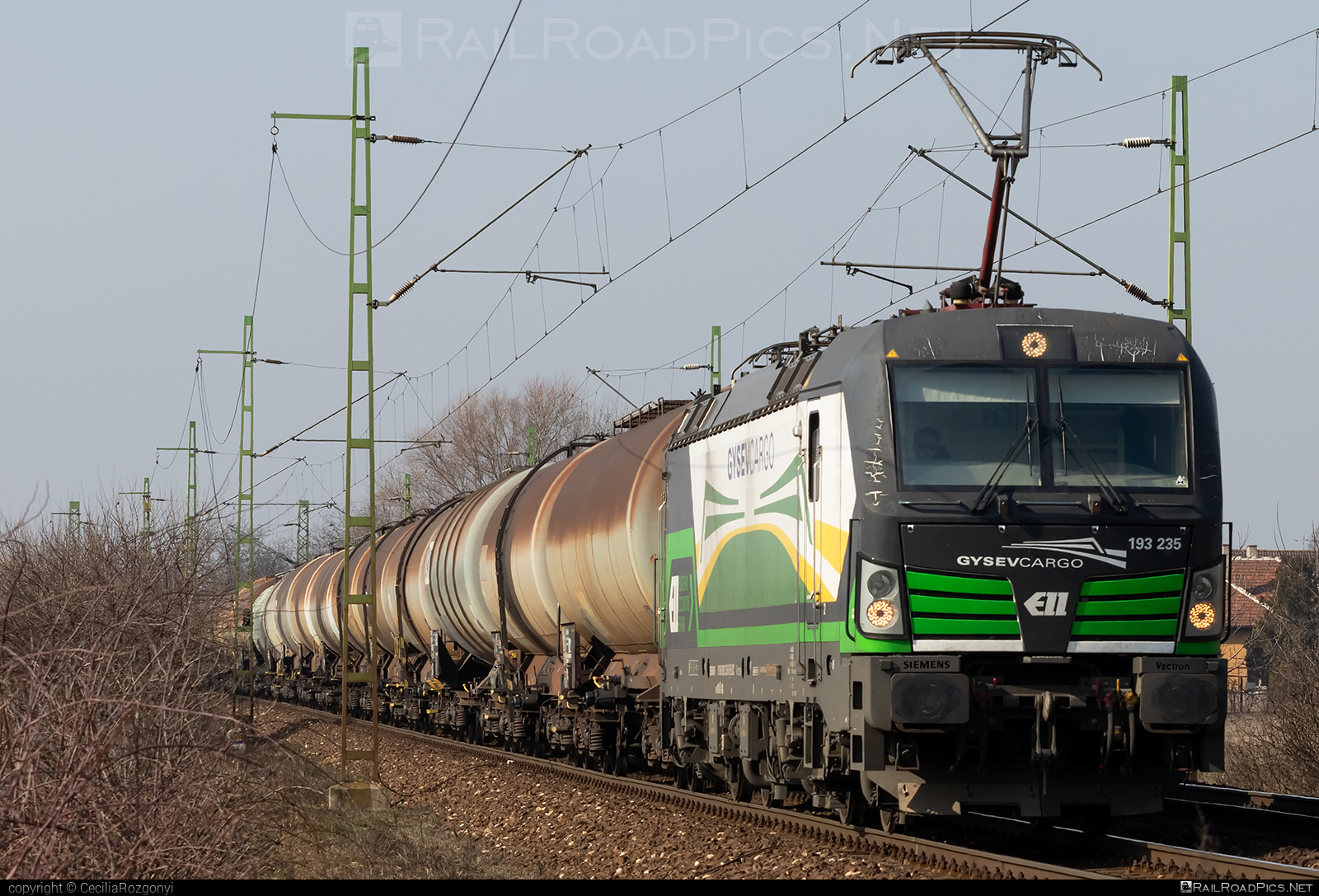 Siemens Vectron AC - 193 235 operated by GYSEV Cargo Zrt #ell #ellgermany #eloc #europeanlocomotiveleasing #gysev #gysevcargo #kesselwagen #siemens #siemensVectron #siemensVectronAC #tankwagon #vectron #vectronAC