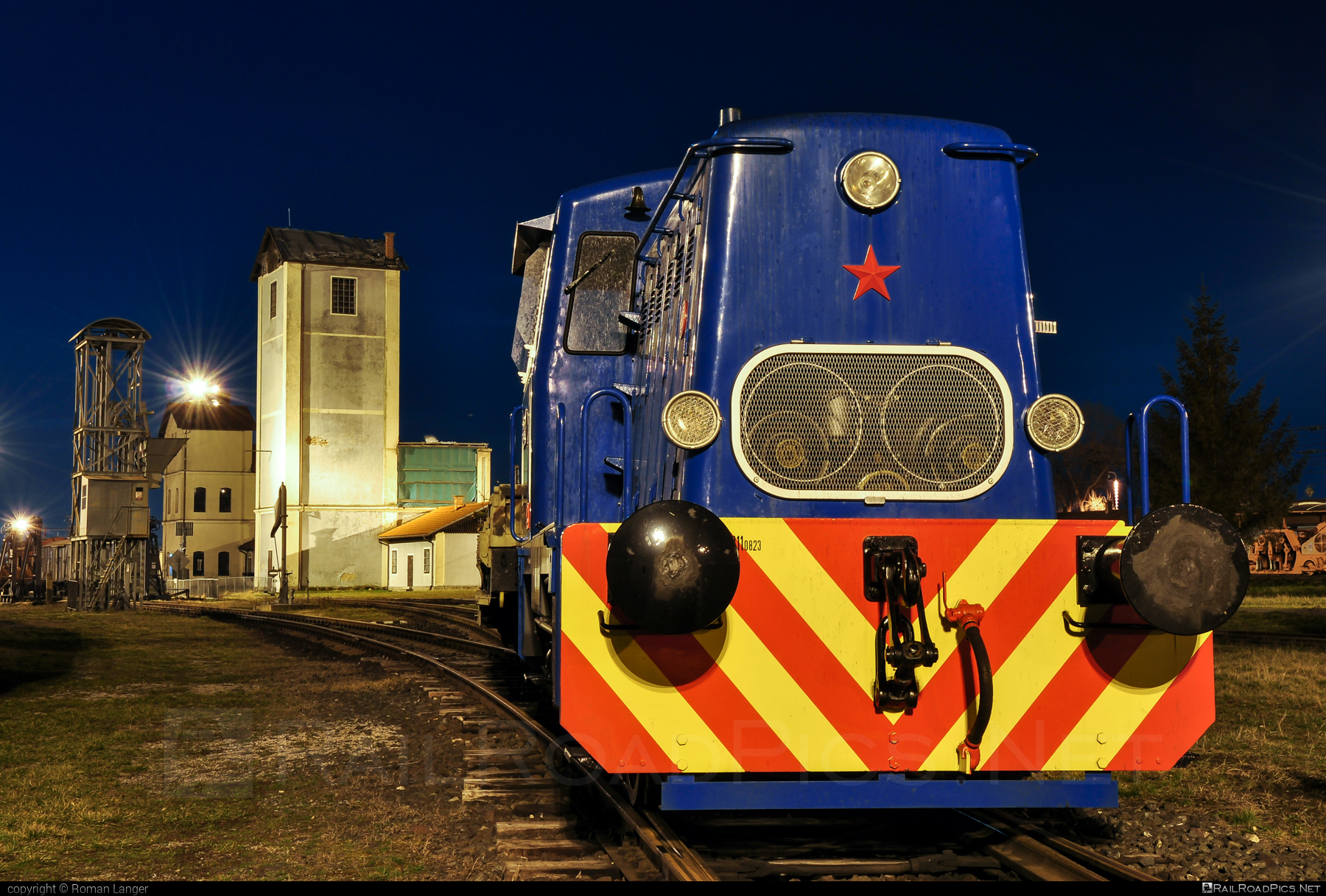 ČKD T 211.0 (700) - T211.0823 operated by Železnice Slovenskej Republiky #ckd #ckd2110 #ckd700 #ckdclass700 #ckdt2110 #locomotive700 #locomotivet211 #prasa #zelezniceslovenskejrepubliky #zsr