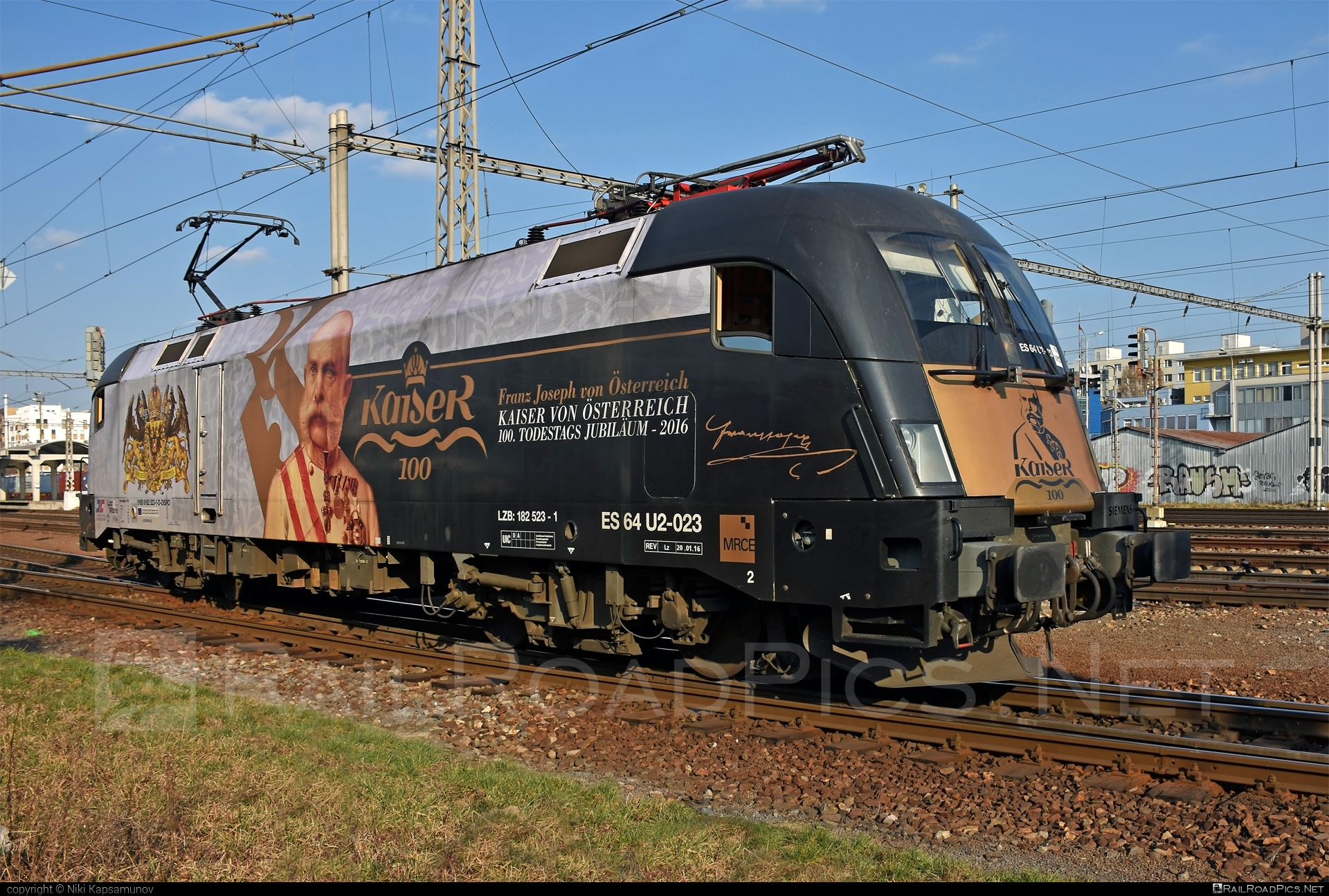 Siemens ES 64 U2 - 182 523-1 operated by Netzwerkbahn Sachsen GmbH #dispolok #es64 #es64u2 #eurosprinter #kaiser #mitsuirailcapitaleurope #mitsuirailcapitaleuropegmbh #mrce #nes #siemens #siemenses64 #siemenses64u2 #siemenstaurus #taurus #tauruslocomotive