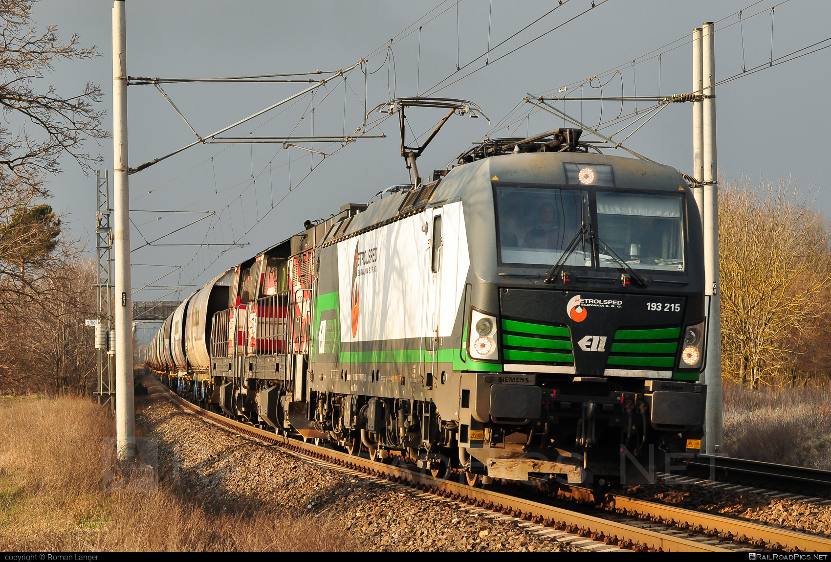 Siemens Vectron MS - 193 215 operated by PETROLSPED Slovakia s.r.o. #ell #ellgermany #eloc #europeanlocomotiveleasing #hopperwagon #petrolsped #petrolspedSlovakia #petrolspedSlovakiaSro #railLog #railLogSro #siemens #siemensVectron #siemensVectronMS #vectron #vectronMS