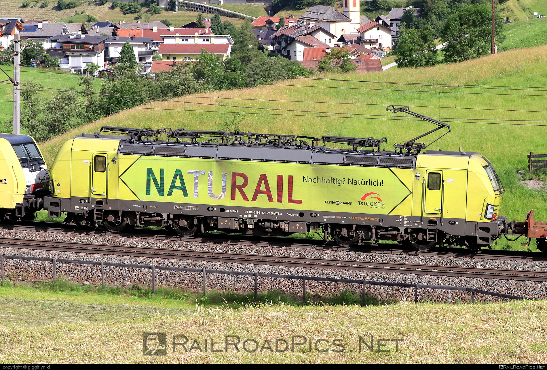 Locomotive Vectron Offroad Tx Logistik - Modélisme Ferroviaire Roco - Occasion