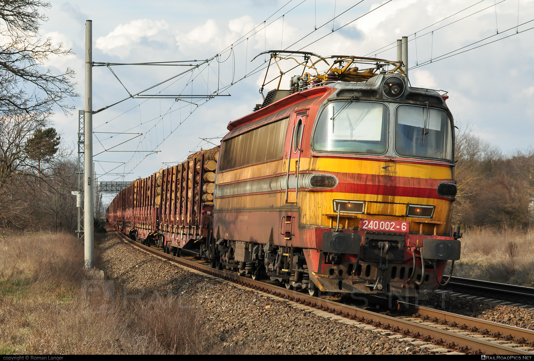 Škoda 47E - 240 002-6 operated by Železničná Spoločnost' Cargo Slovakia a.s. #ZeleznicnaSpolocnostCargoSlovakia #laminatka #locomotive240 #skoda #skoda47e #zsskcargo