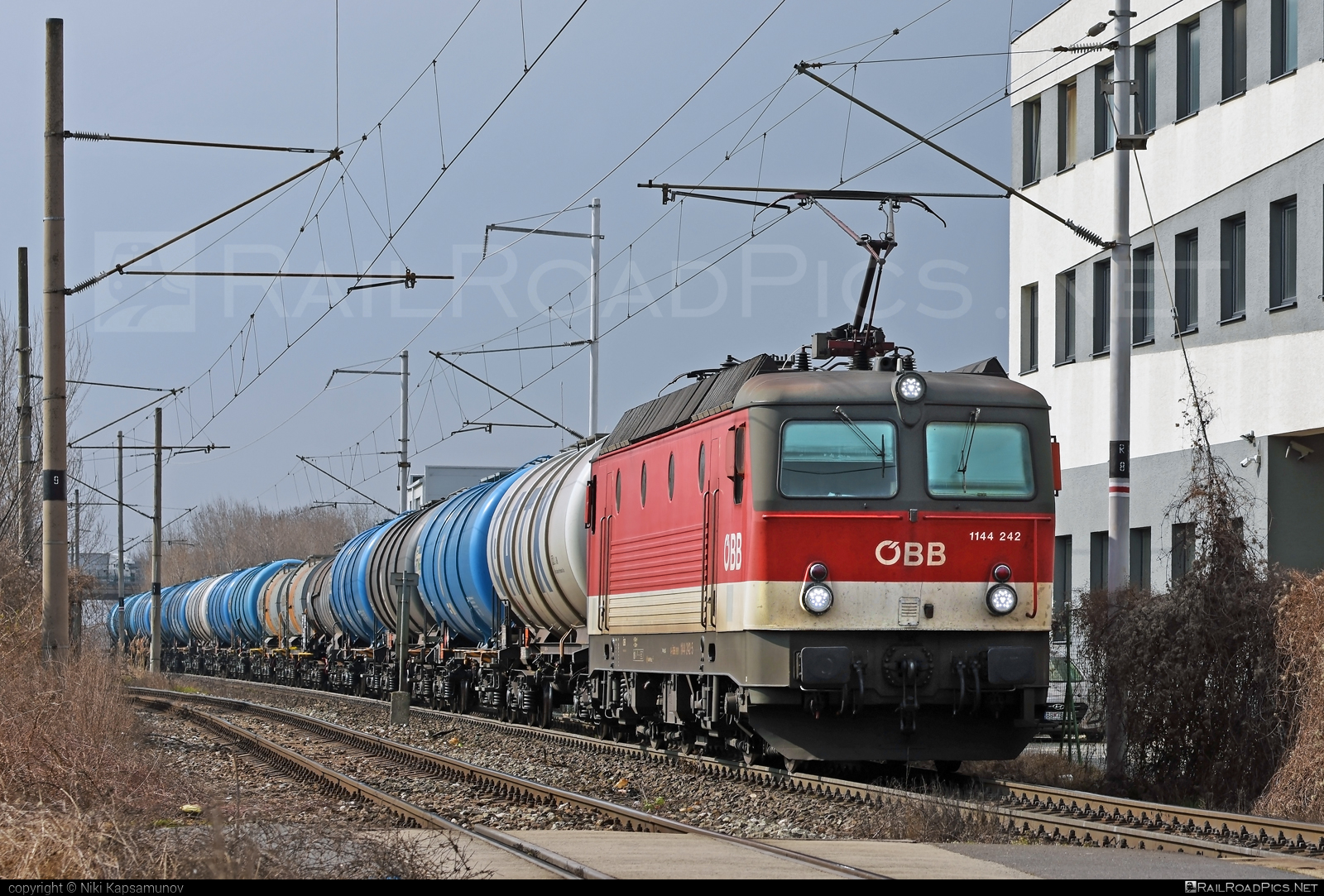 SGP 1144 - 1144 242 operated by Rail Cargo Austria AG #kesselwagen #obb #obb1144 #obbClass1144 #osterreichischebundesbahnen #rcw #sgp #sgp1144 #simmeringgrazpauker #tankwagon