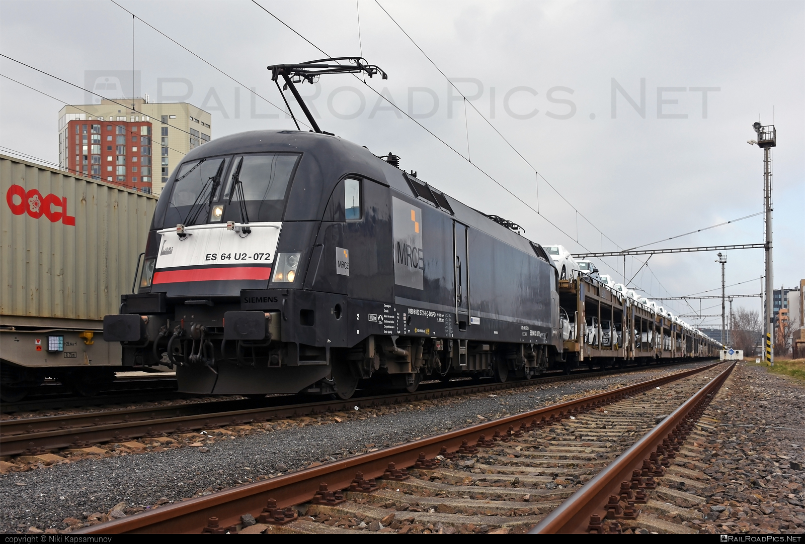 Siemens ES 64 U2 - 182 572-8 operated by ecco-rail GmbH #carcarrierwagon #dispolok #eccorail #eccorailgmbh #es64 #es64u2 #eurosprinter #mitsuirailcapitaleurope #mitsuirailcapitaleuropegmbh #mrce #siemens #siemensEs64 #siemensEs64u2 #siemenstaurus #taurus #tauruslocomotive