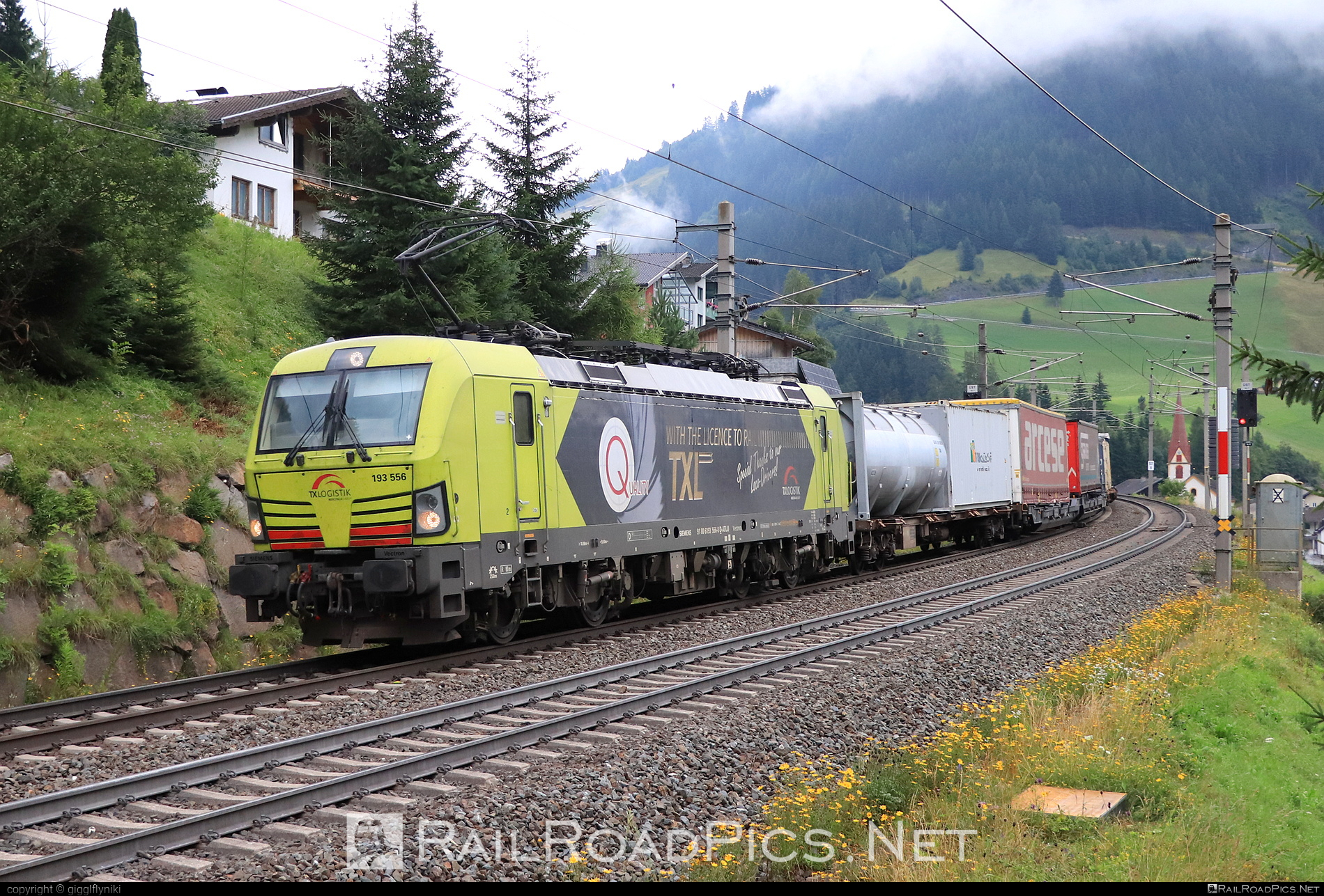 193 556 - Siemens Vectron MS operated by TX Logistik AG taken by