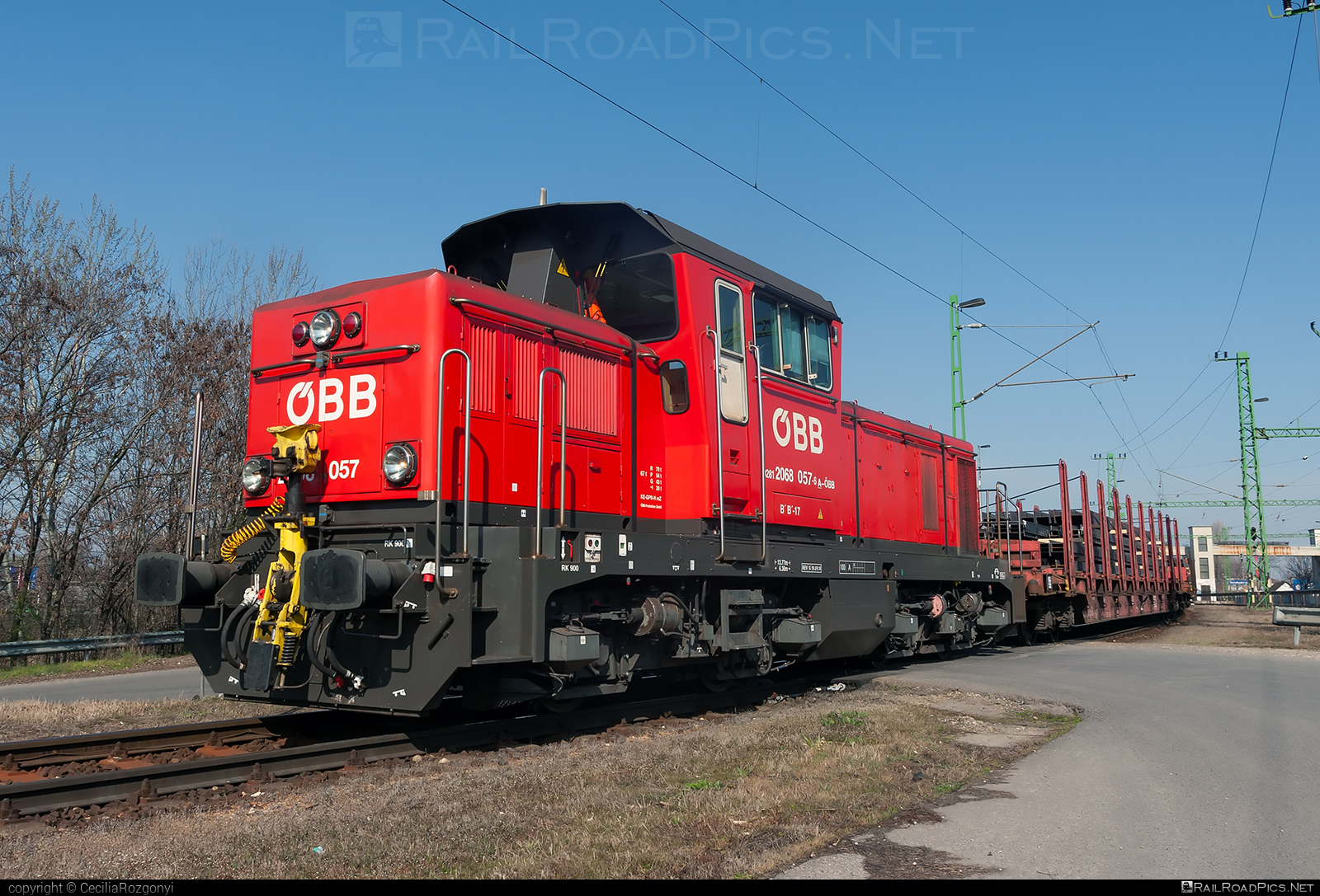 Jenbacher 2068 - 2068 057 operated by Rail Cargo Hungaria ZRt. #flusterlok #jenbacher #jenbacher2068 #obb #obb2068 #obbClass2068 #osterreichischebundesbahnen #rch