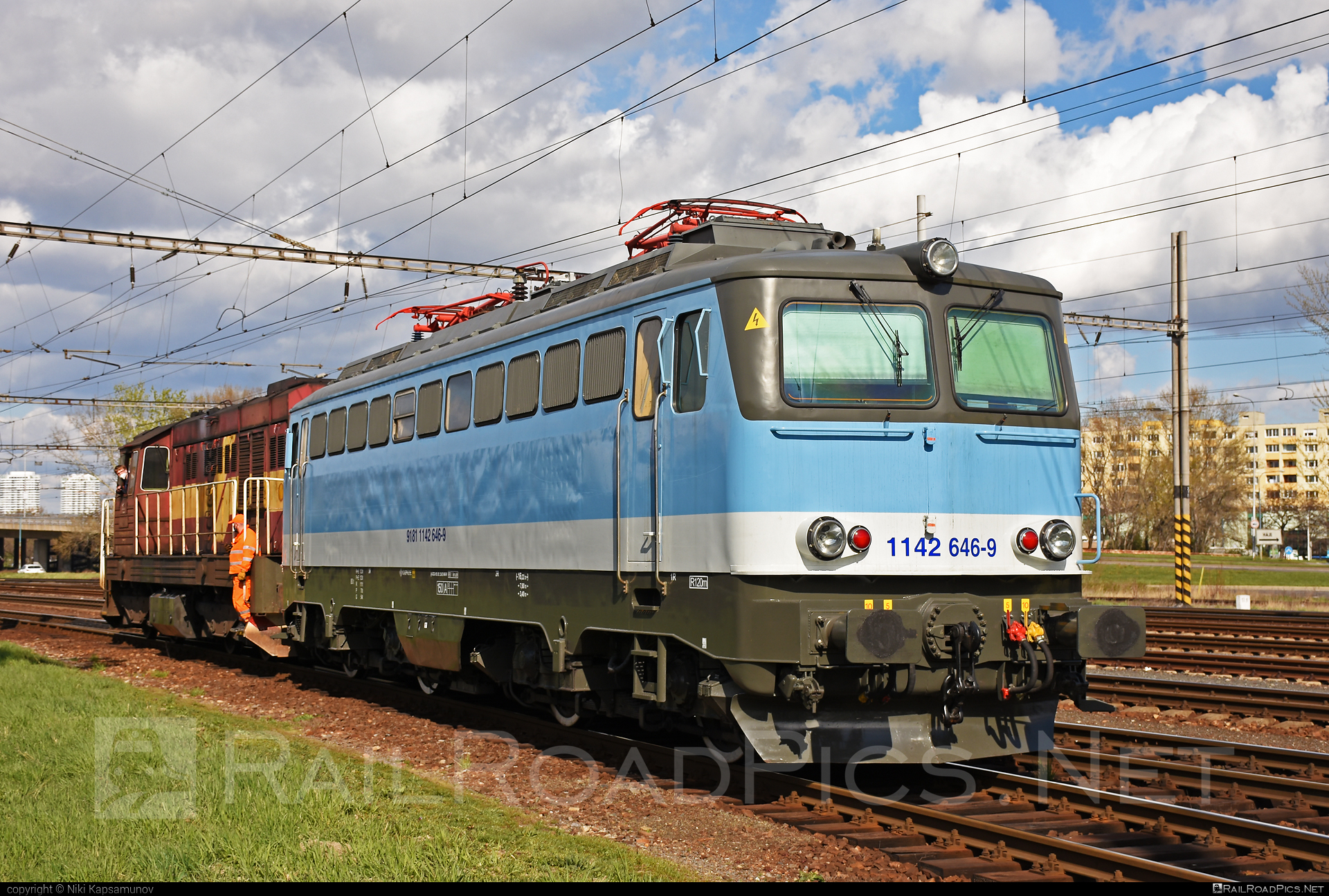SGP ÖBB Class 1142 - 1142 646-9 operated by Grampetcargo Austria #GrampetcargoAustria #gca #grampetcargo #obb1142 #obbClass1142 #sgp #sgp1142 #simmeringgrazpauker