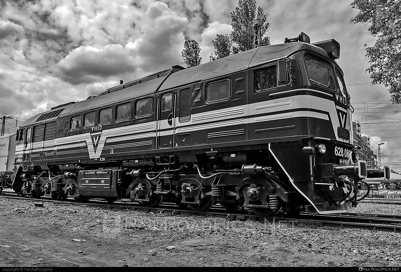 Lugansk M62 - 628 069 operated by V-HÍD Vagyonkezelő Kft. #locomotivem62 #ltz #ltzm62 #lugansk #luganskm62 #luganskteplovoz #luhansklocomotiveworks #luhanskteplovoz #m62 #m62locomotive #sergei