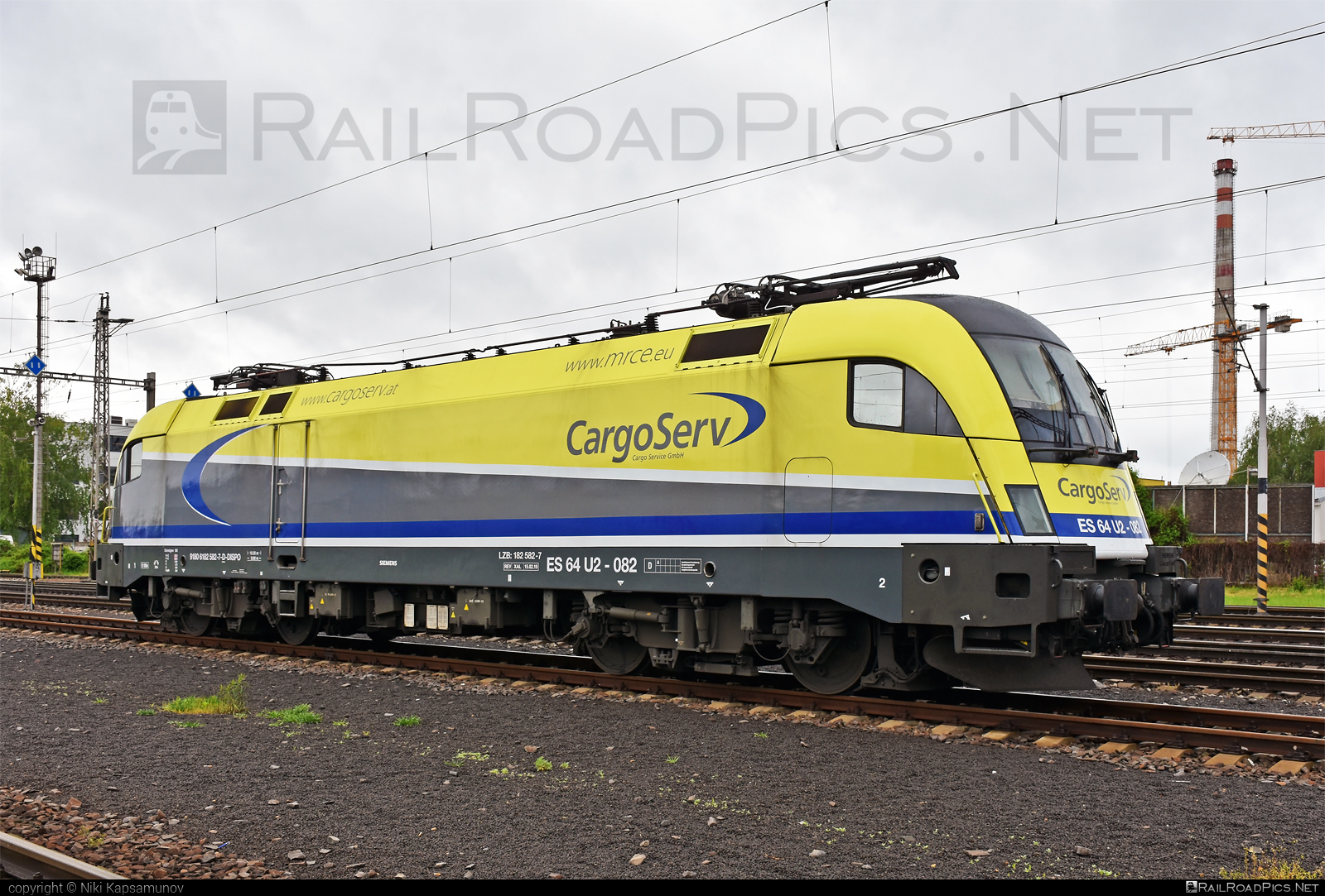Siemens ES 64 U2 - 182 582-7 operated by CargoServ GmbH #cargoserv #dispolok #es64 #es64u2 #eurosprinter #mitsuirailcapitaleurope #mitsuirailcapitaleuropegmbh #mrce #siemens #siemenses64 #siemenses64u2 #siemenstaurus #taurus #tauruslocomotive
