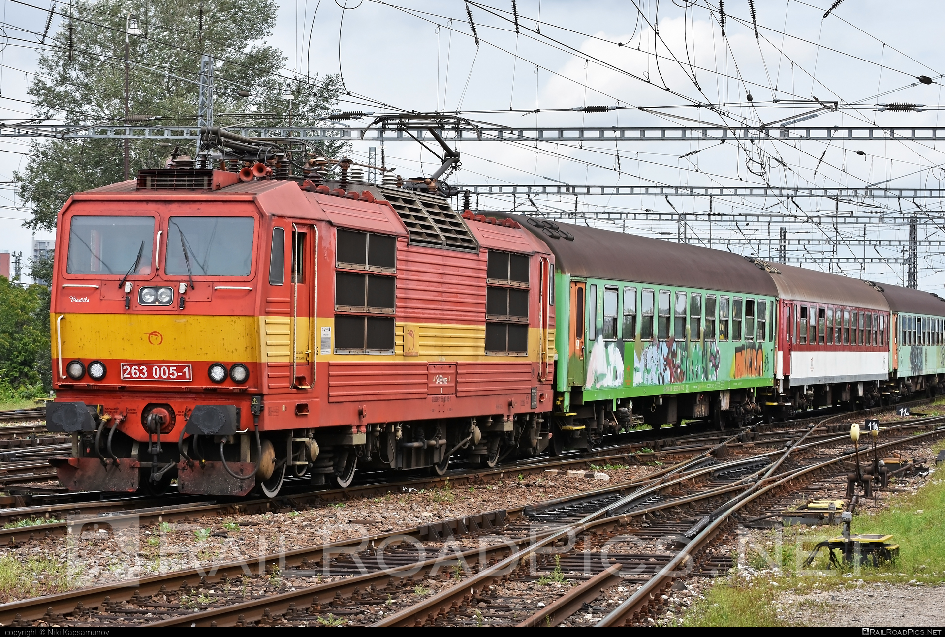 Škoda 70E - 263 005-1 operated by Železničná Spoločnost' Slovensko, a.s. #ZeleznicnaSpolocnostSlovensko #graffiti #locomotive263 #princezna #skoda #skoda70e #zssk