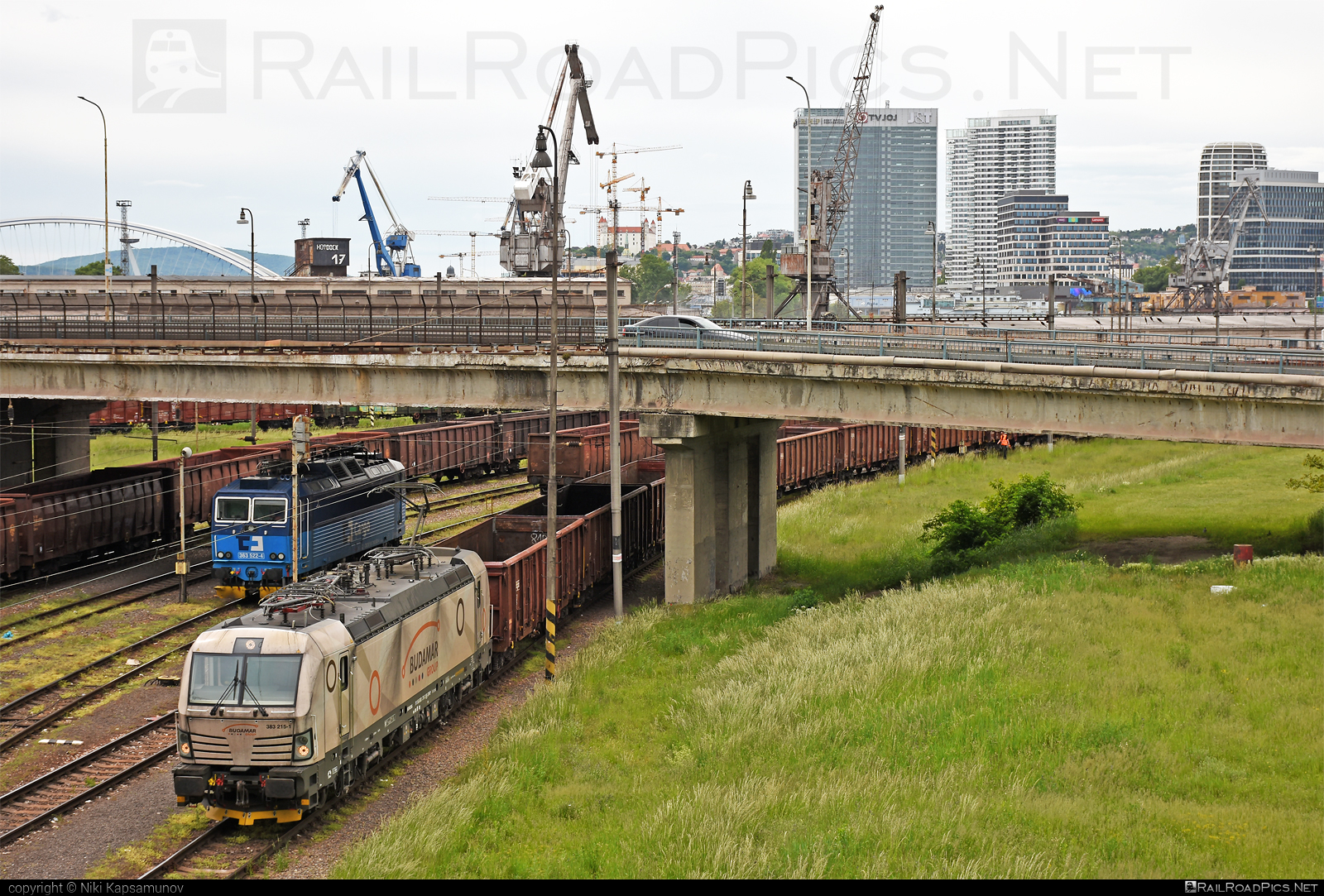 Siemens Vectron MS - 383 215-1 operated by LOKORAIL, a.s. #budamar #lokorail #lrl #openwagon #siemens #siemensVectron #siemensVectronMS #slovenskaplavbaapristavy #slovenskaplavbaapristavyas #spap #vectron #vectronMS