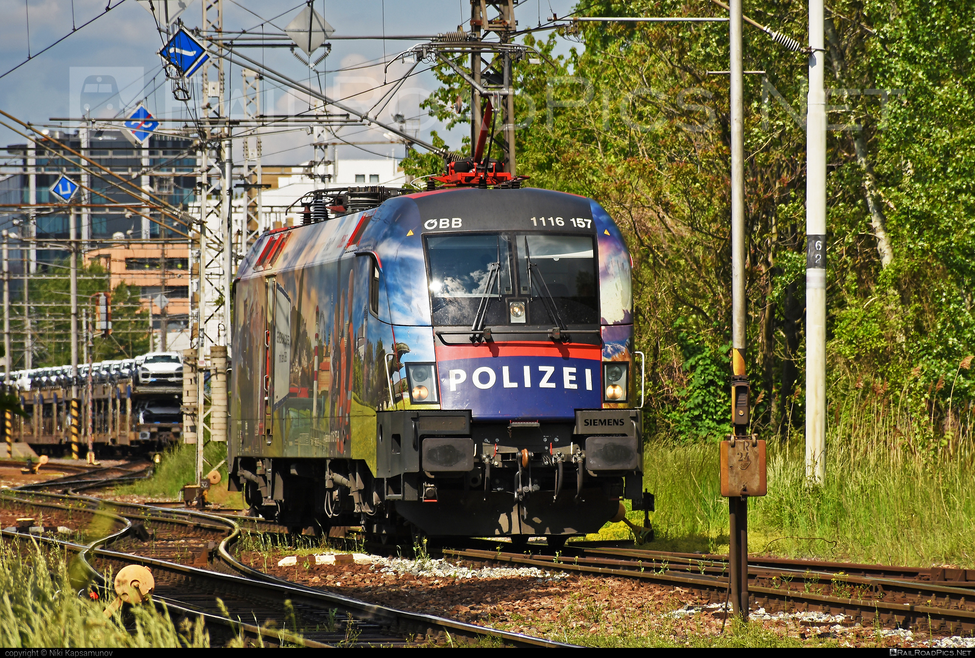 Siemens ES 64 U2 - 1116 157 operated by Rail Cargo Austria AG #es64 #es64u2 #eurosprinter #obb #osterreichischebundesbahnen #rcw #siemens #siemensEs64 #siemensEs64u2 #siemenstaurus #taurus #tauruslocomotive