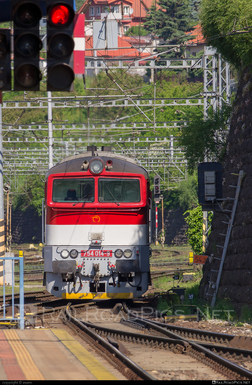 ČKD T 478.4 (754) - 754 014-9 operated by Železničná Spoločnost' Slovensko, a.s. #ZeleznicnaSpolocnostSlovensko #brejlovec #ckd #ckd4784 #ckd754 #ckdt4784 #lokomotiva754 #okuliarnik #zssk