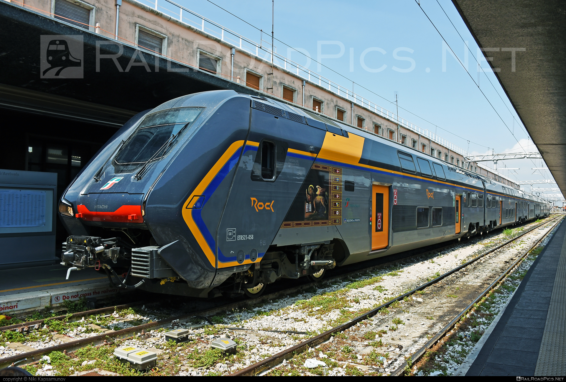 Hitachi Rail Italy Caravaggio - 521 058 operated by Trenitalia S.p.A. #HitachiRailItaly #caravaggio #ferroviedellostato #fs #fsitaliane #hitachi #hitachicaravaggio #rock #traincaravaggio #trenicaravaggio #trenirock #trenitalia #trenitaliarock #trenitaliaspa