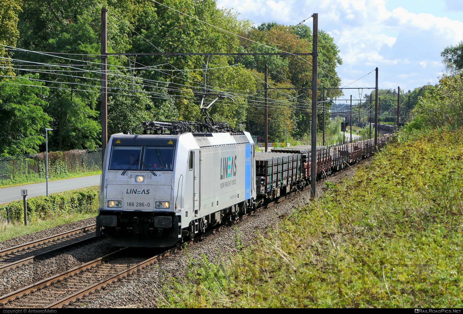 186 296-0 - Bombardier TRAXX F140 MS operated by Lineas SA/NV
