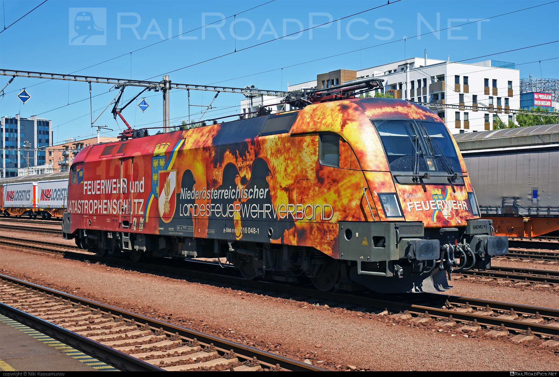 Siemens ES 64 U2 - 1016 048 operated by Rail Cargo Austria AG #es64 #es64u2 #eurosprinter #obb #osterreichischebundesbahnen #rcw #siemens #siemenses64 #siemenses64u2 #siemenstaurus #taurus #tauruslocomotive